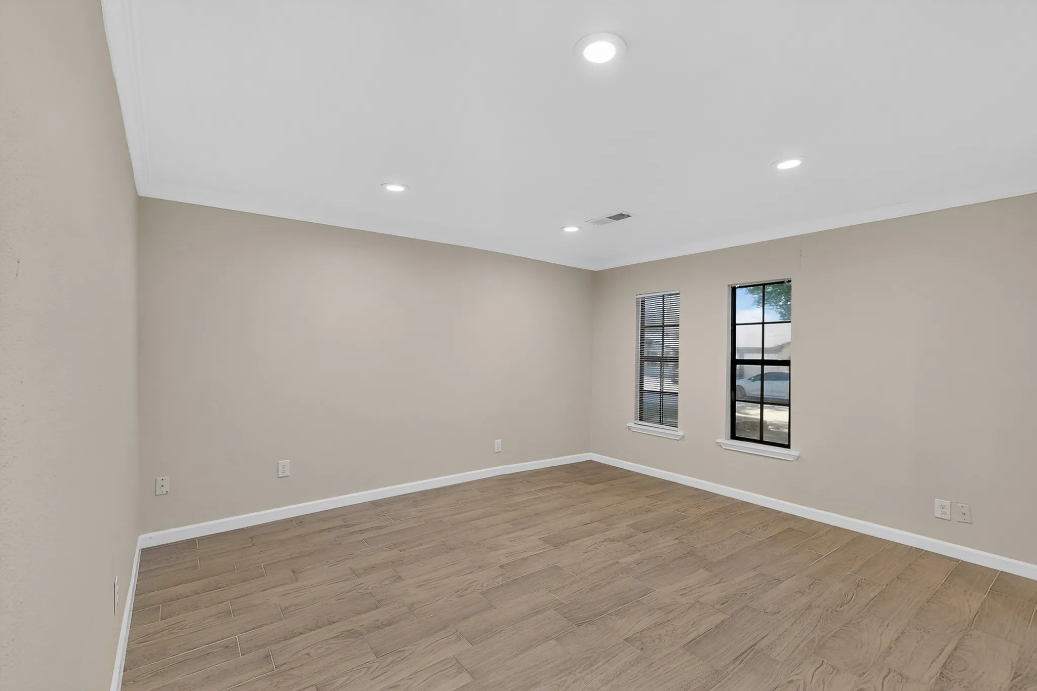 Single Family Residence For Sale in Dallas County , 2441 Lakeshore Drive, Grand Prairie, Texas 75051, 3 Bedroom, 2 Bathroom, Garage spaces, 1,303 Sqft, built in 1971, mls#21371049, Real Estate Agent in Grand Prairie, Homes For Sale in Dallas county, Homes For Sale in Grand Prairie, Realtor in Grand Prairie Texas, Real Estate Brokerage Independent Realty Texas, Luminita Cordes Realtor