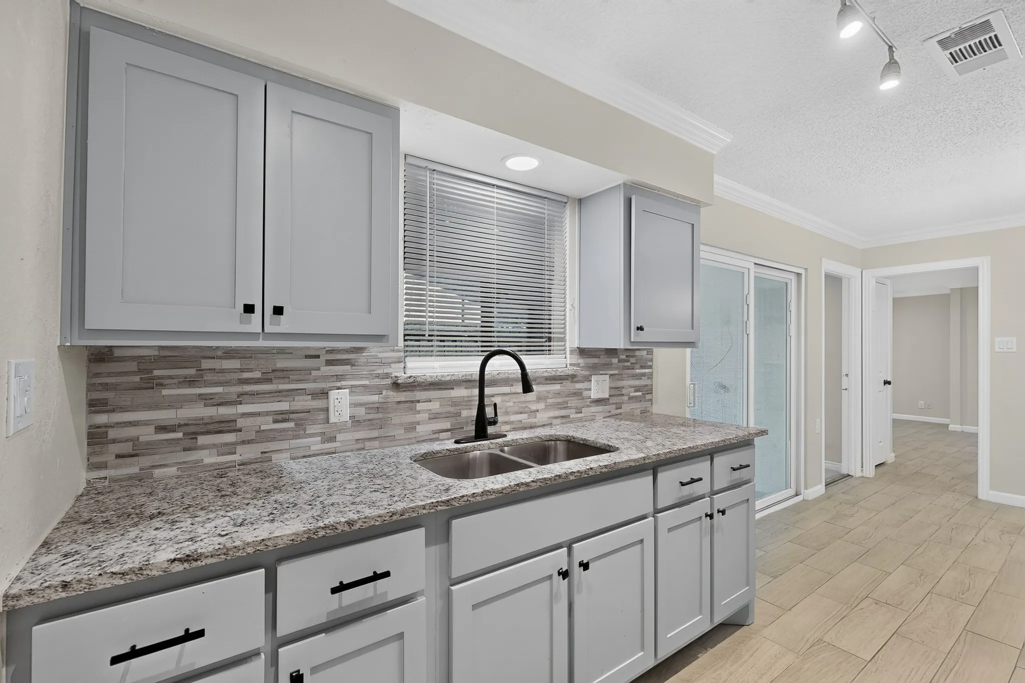 Single Family Residence For Sale in Dallas County , 2441 Lakeshore Drive, Grand Prairie, Texas 75051, 3 Bedroom, 2 Bathroom, Garage spaces, 1,303 Sqft, built in 1971, mls#21371049, Real Estate Agent in Grand Prairie, Homes For Sale in Dallas county, Homes For Sale in Grand Prairie, Realtor in Grand Prairie Texas, Real Estate Brokerage Independent Realty Texas, Luminita Cordes Realtor