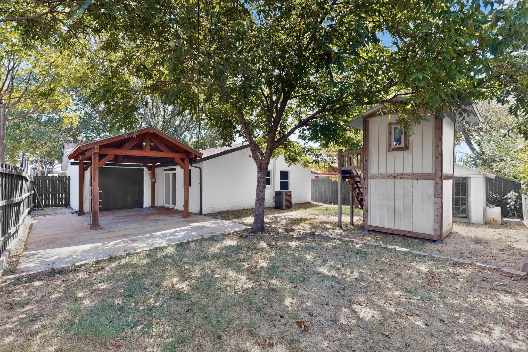 Single Family Residence For Sale in Dallas County , 2441 Lakeshore Drive, Grand Prairie, Texas 75051, 3 Bedroom, 2 Bathroom, Garage spaces, 1,303 Sqft, built in 1971, mls#21371049, Real Estate Agent in Grand Prairie, Homes For Sale in Dallas county, Homes For Sale in Grand Prairie, Realtor in Grand Prairie Texas, Real Estate Brokerage Independent Realty Texas, Luminita Cordes Realtor