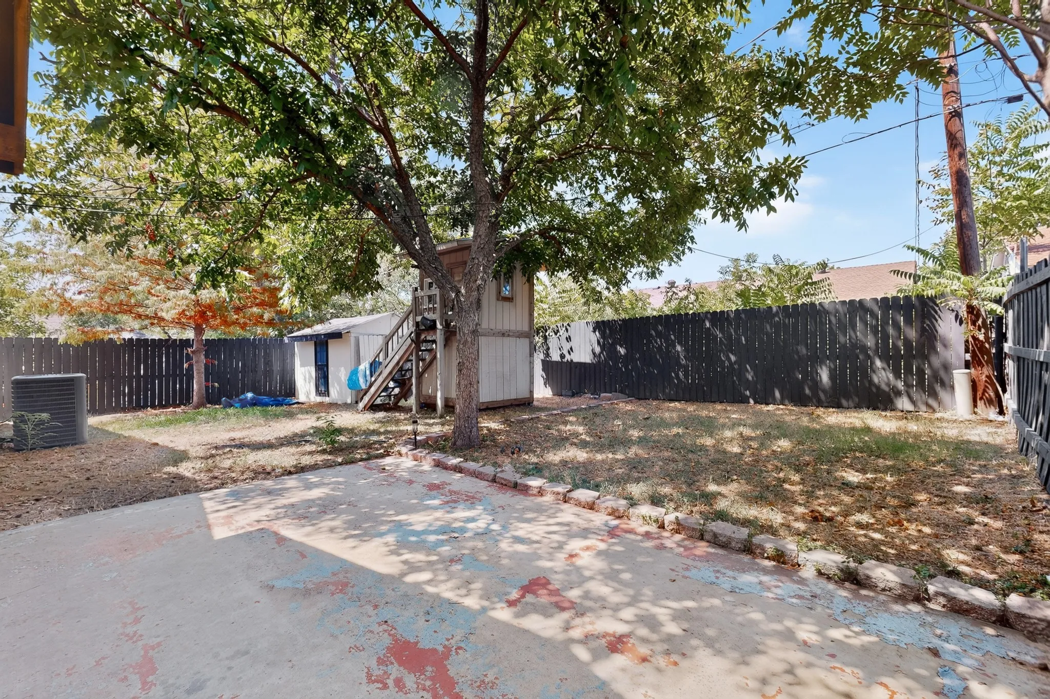 Single Family Residence For Sale in Dallas County , 2441 Lakeshore Drive, Grand Prairie, Texas 75051, 3 Bedroom, 2 Bathroom, Garage spaces, 1,303 Sqft, built in 1971, mls#21371049, Real Estate Agent in Grand Prairie, Homes For Sale in Dallas county, Homes For Sale in Grand Prairie, Realtor in Grand Prairie Texas, Real Estate Brokerage Independent Realty Texas, Luminita Cordes Realtor