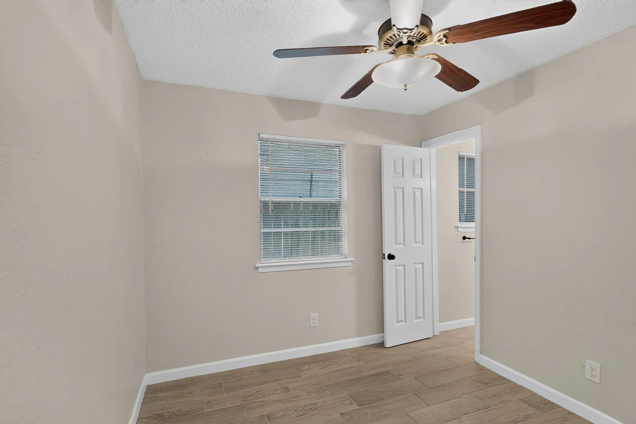 Single Family Residence For Sale in Dallas County , 2441 Lakeshore Drive, Grand Prairie, Texas 75051, 3 Bedroom, 2 Bathroom, Garage spaces, 1,303 Sqft, built in 1971, mls#21371049, Real Estate Agent in Grand Prairie, Homes For Sale in Dallas county, Homes For Sale in Grand Prairie, Realtor in Grand Prairie Texas, Real Estate Brokerage Independent Realty Texas, Luminita Cordes Realtor