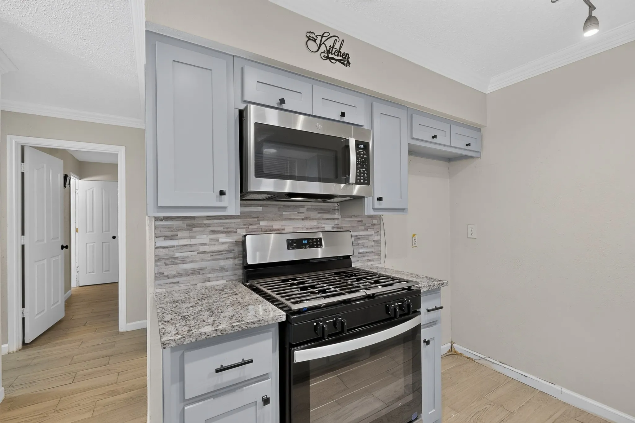 Single Family Residence For Sale in Dallas County , 2441 Lakeshore Drive, Grand Prairie, Texas 75051, 3 Bedroom, 2 Bathroom, Garage spaces, 1,303 Sqft, built in 1971, mls#21371049, Real Estate Agent in Grand Prairie, Homes For Sale in Dallas county, Homes For Sale in Grand Prairie, Realtor in Grand Prairie Texas, Real Estate Brokerage Independent Realty Texas, Luminita Cordes Realtor