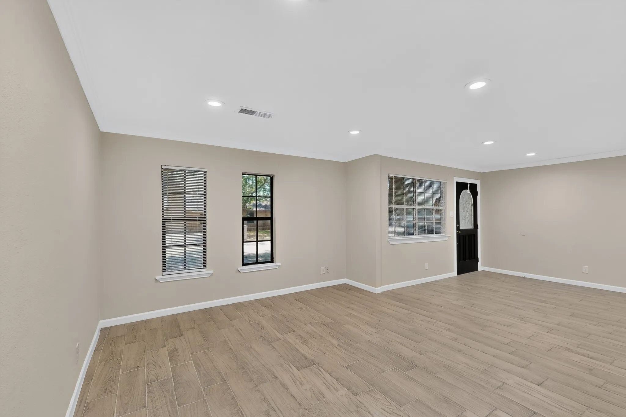 Single Family Residence For Sale in Dallas County , 2441 Lakeshore Drive, Grand Prairie, Texas 75051, 3 Bedroom, 2 Bathroom, Garage spaces, 1,303 Sqft, built in 1971, mls#21371049, Real Estate Agent in Grand Prairie, Homes For Sale in Dallas county, Homes For Sale in Grand Prairie, Realtor in Grand Prairie Texas, Real Estate Brokerage Independent Realty Texas, Luminita Cordes Realtor