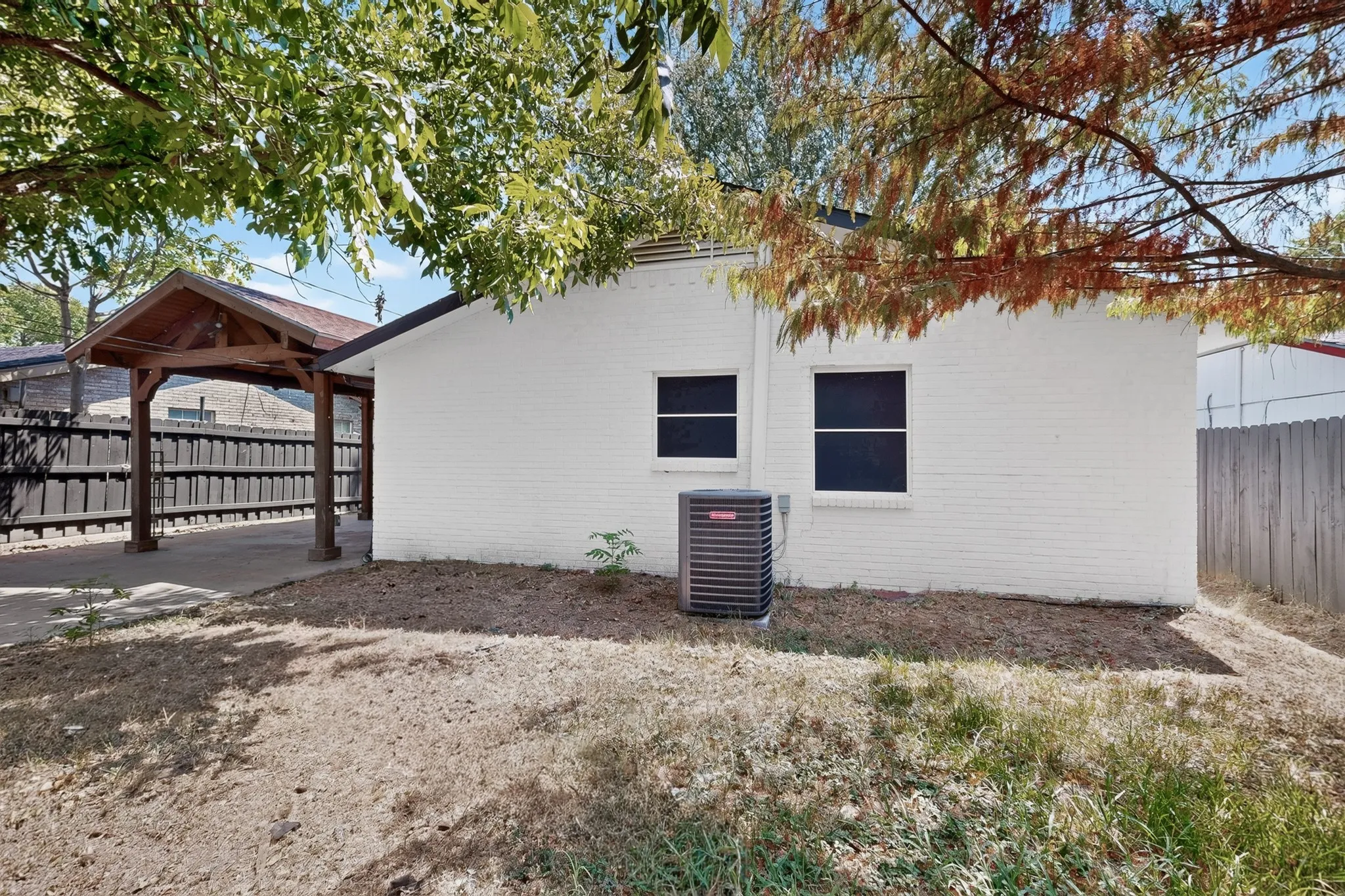 Single Family Residence For Sale in Dallas County , 2441 Lakeshore Drive, Grand Prairie, Texas 75051, 3 Bedroom, 2 Bathroom, Garage spaces, 1,303 Sqft, built in 1971, mls#21371049, Real Estate Agent in Grand Prairie, Homes For Sale in Dallas county, Homes For Sale in Grand Prairie, Realtor in Grand Prairie Texas, Real Estate Brokerage Independent Realty Texas, Luminita Cordes Realtor