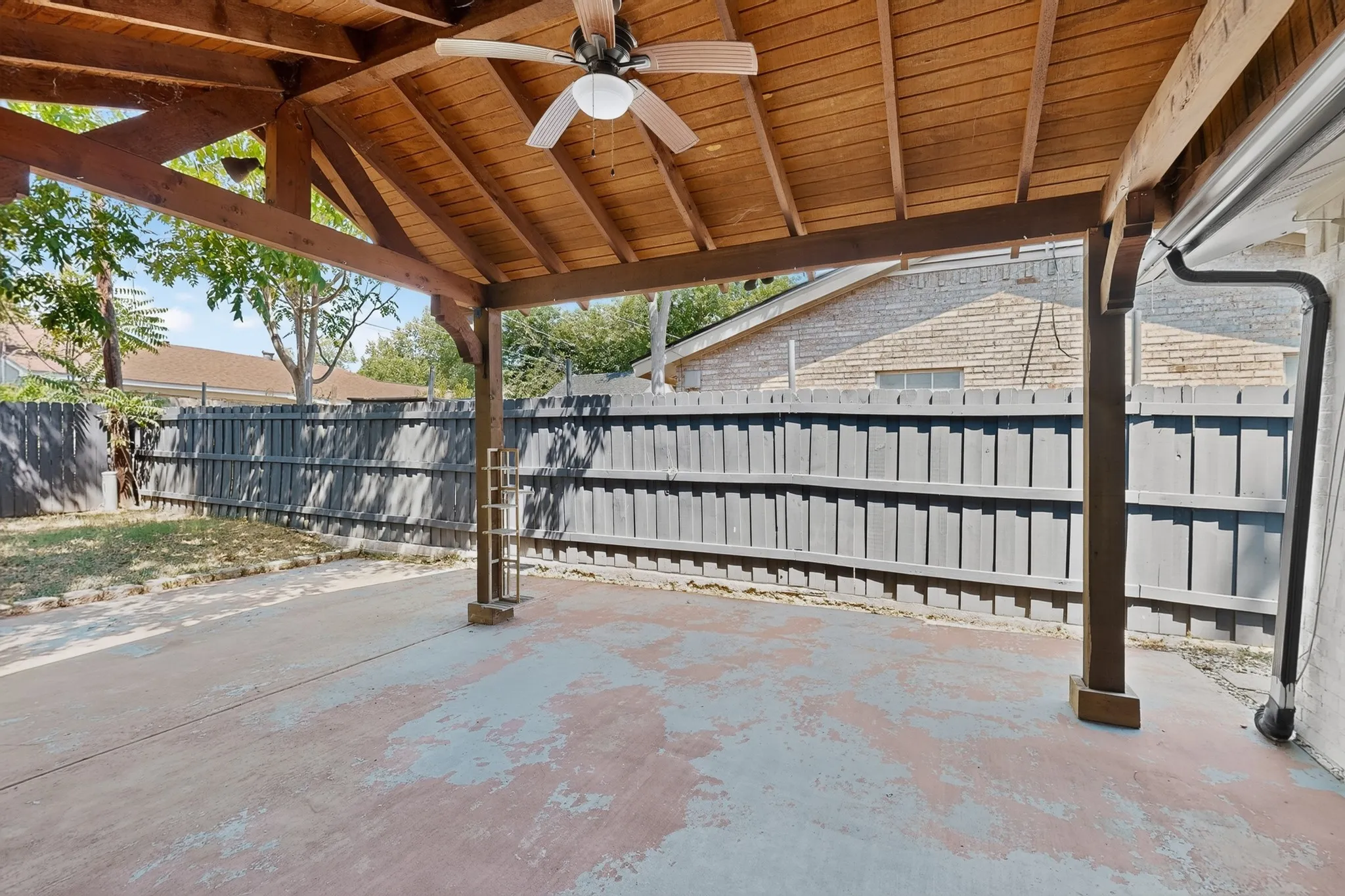 Single Family Residence For Sale in Dallas County , 2441 Lakeshore Drive, Grand Prairie, Texas 75051, 3 Bedroom, 2 Bathroom, Garage spaces, 1,303 Sqft, built in 1971, mls#21371049, Real Estate Agent in Grand Prairie, Homes For Sale in Dallas county, Homes For Sale in Grand Prairie, Realtor in Grand Prairie Texas, Real Estate Brokerage Independent Realty Texas, Luminita Cordes Realtor