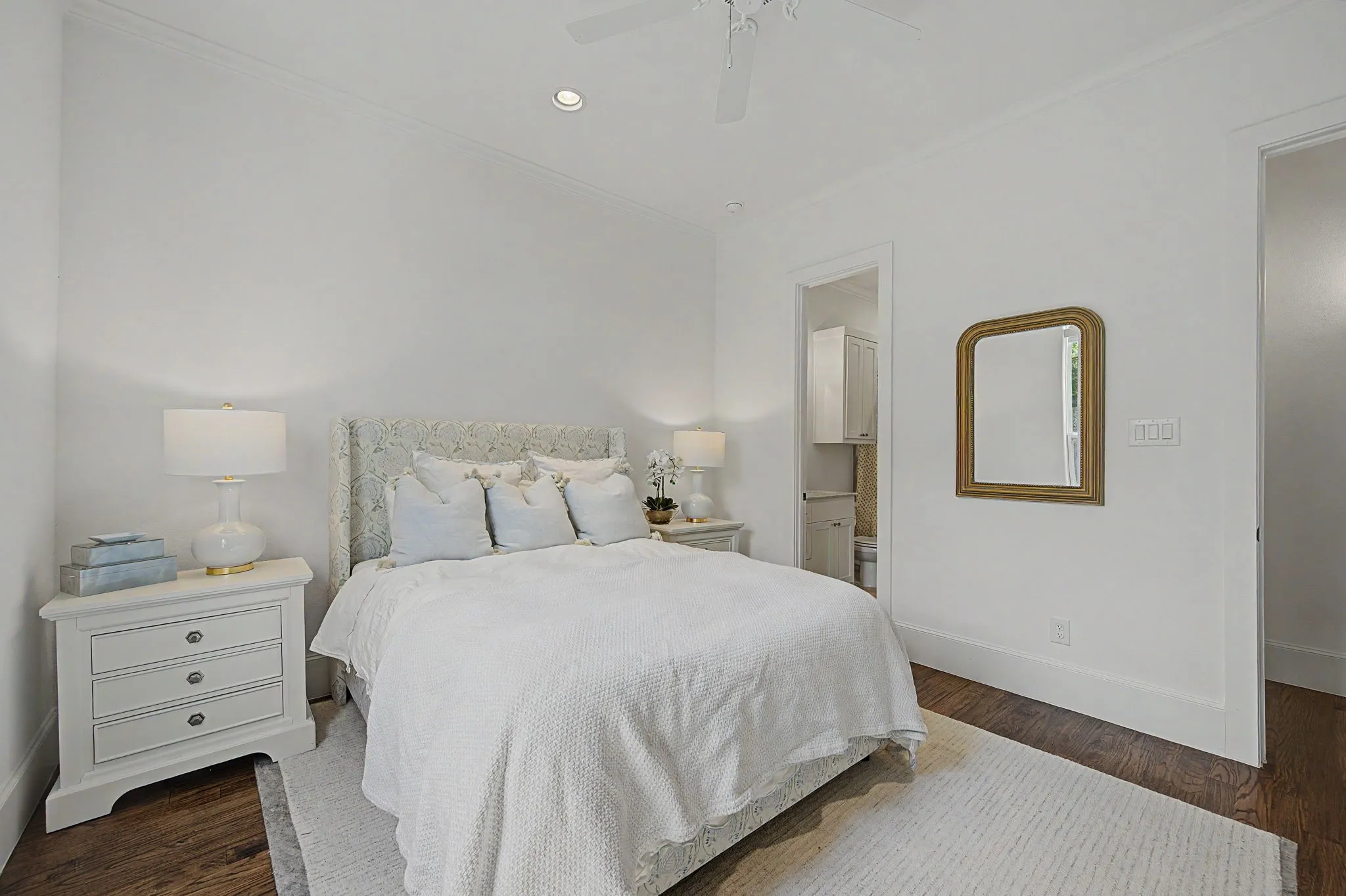 Downstairs bedroom with en-suite bath