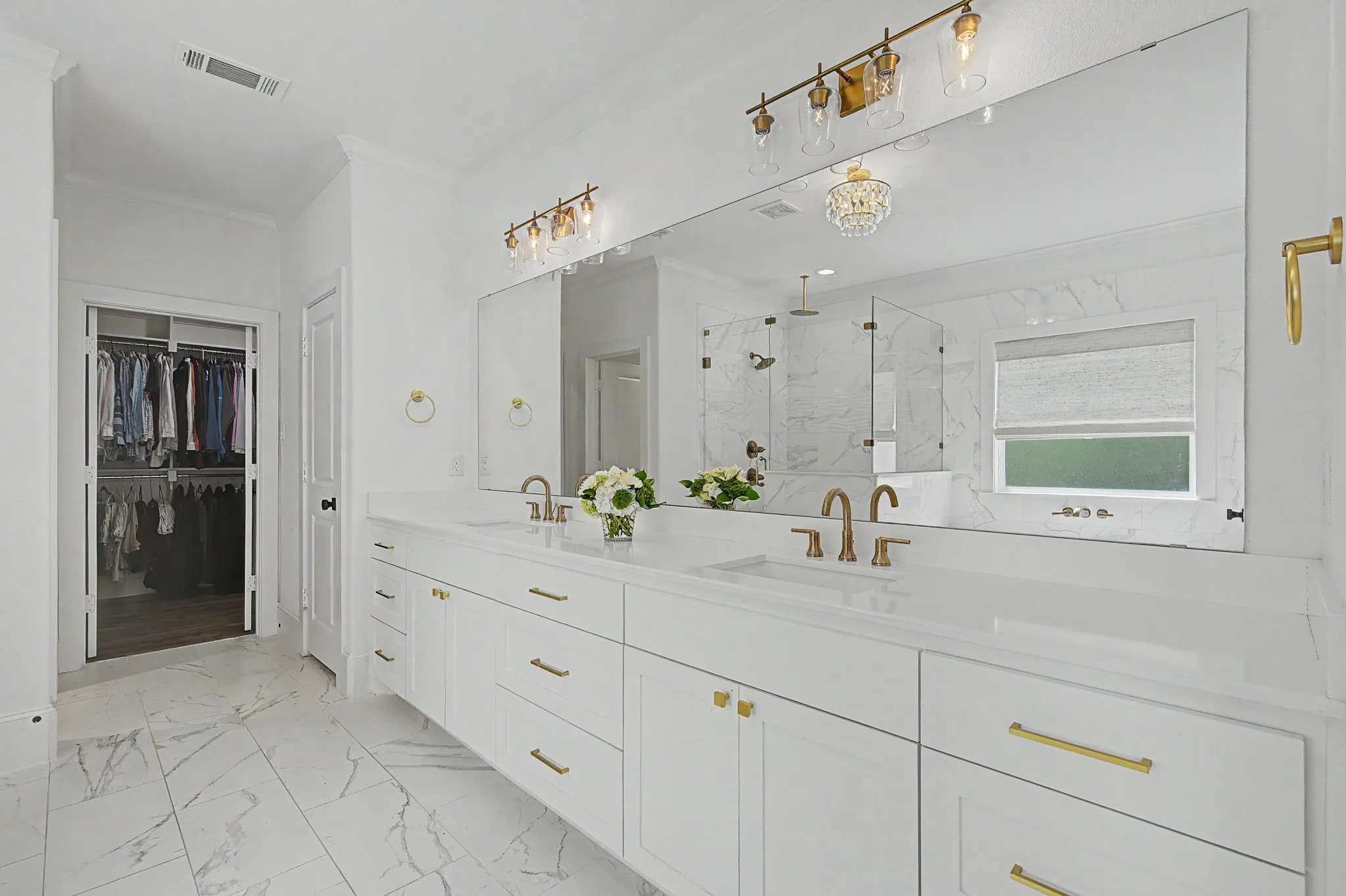 Primary bath with water closet