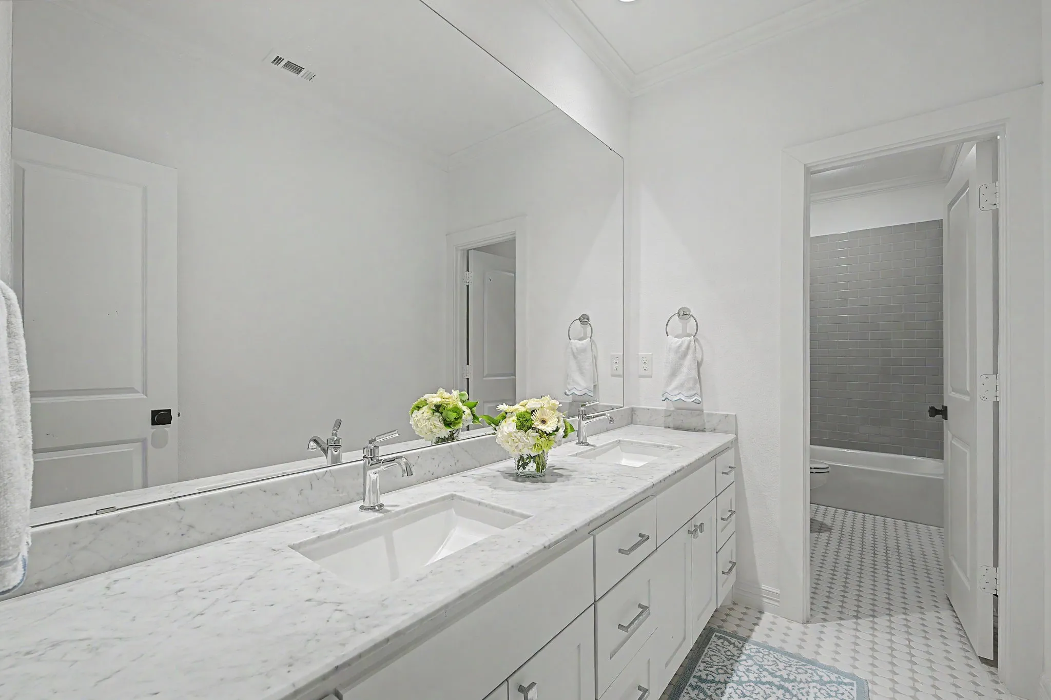 Upstairs secondary bathroom