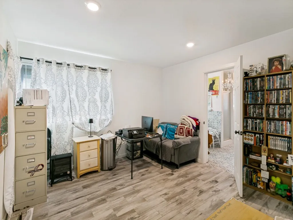 Single Family Residence For Sale in Tarrant County , 7439 Briar Road, Azle, Texas 76020, 4 Bedroom, 2 Bathroom, Garage spaces, 2,046 Sqft, built in 1990, mls#21369584, Real Estate Agent in Azle, Homes For Sale in Tarrant county, Homes For Sale in Azle, Realtor in Azle Texas, Real Estate Brokerage Independent Realty Texas, Luminita Cordes Realtor