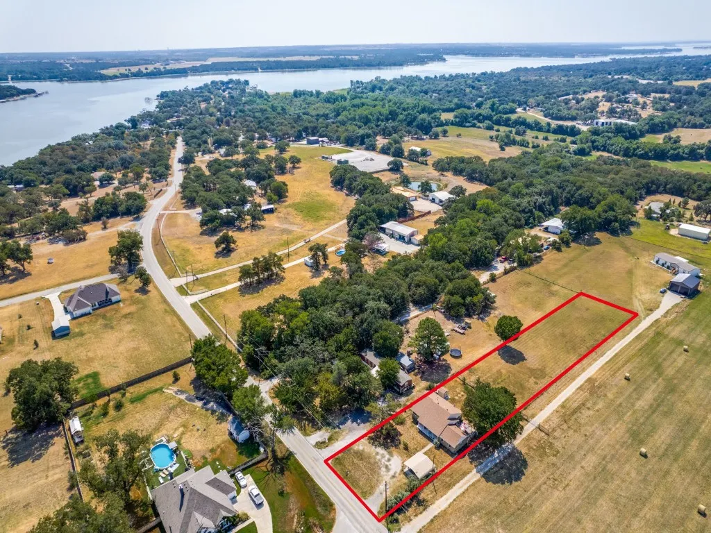Single Family Residence For Sale in Tarrant County , 7439 Briar Road, Azle, Texas 76020, 4 Bedroom, 2 Bathroom, Garage spaces, 2,046 Sqft, built in 1990, mls#21369584, Real Estate Agent in Azle, Homes For Sale in Tarrant county, Homes For Sale in Azle, Realtor in Azle Texas, Real Estate Brokerage Independent Realty Texas, Luminita Cordes Realtor