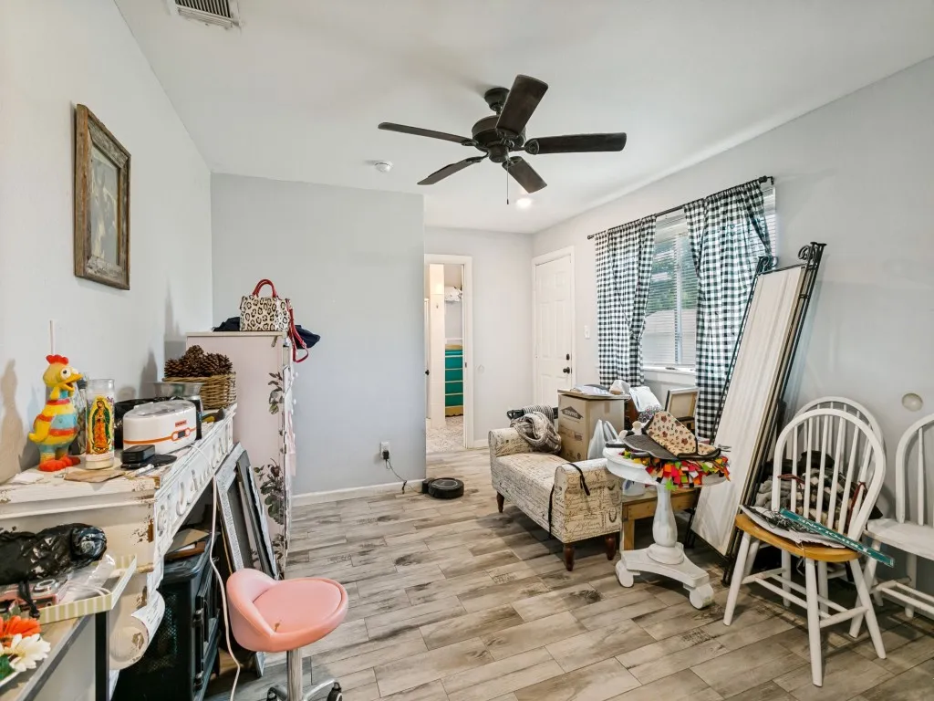 Single Family Residence For Sale in Tarrant County , 7439 Briar Road, Azle, Texas 76020, 4 Bedroom, 2 Bathroom, Garage spaces, 2,046 Sqft, built in 1990, mls#21369584, Real Estate Agent in Azle, Homes For Sale in Tarrant county, Homes For Sale in Azle, Realtor in Azle Texas, Real Estate Brokerage Independent Realty Texas, Luminita Cordes Realtor