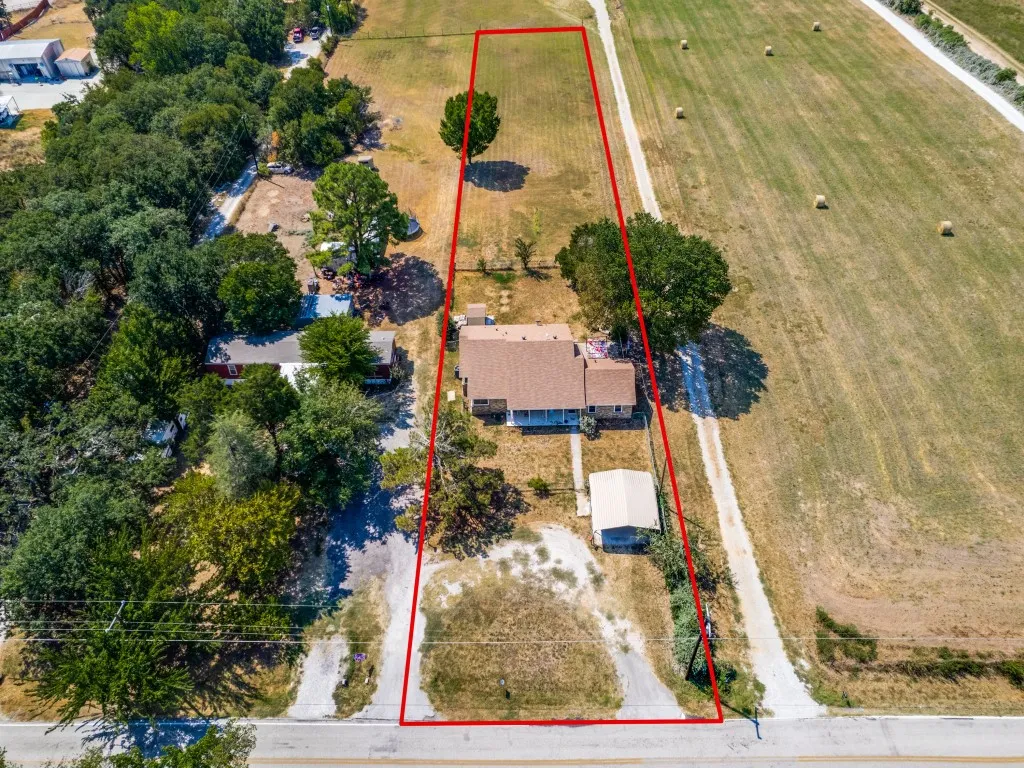 Single Family Residence For Sale in Tarrant County , 7439 Briar Road, Azle, Texas 76020, 4 Bedroom, 2 Bathroom, Garage spaces, 2,046 Sqft, built in 1990, mls#21369584, Real Estate Agent in Azle, Homes For Sale in Tarrant county, Homes For Sale in Azle, Realtor in Azle Texas, Real Estate Brokerage Independent Realty Texas, Luminita Cordes Realtor