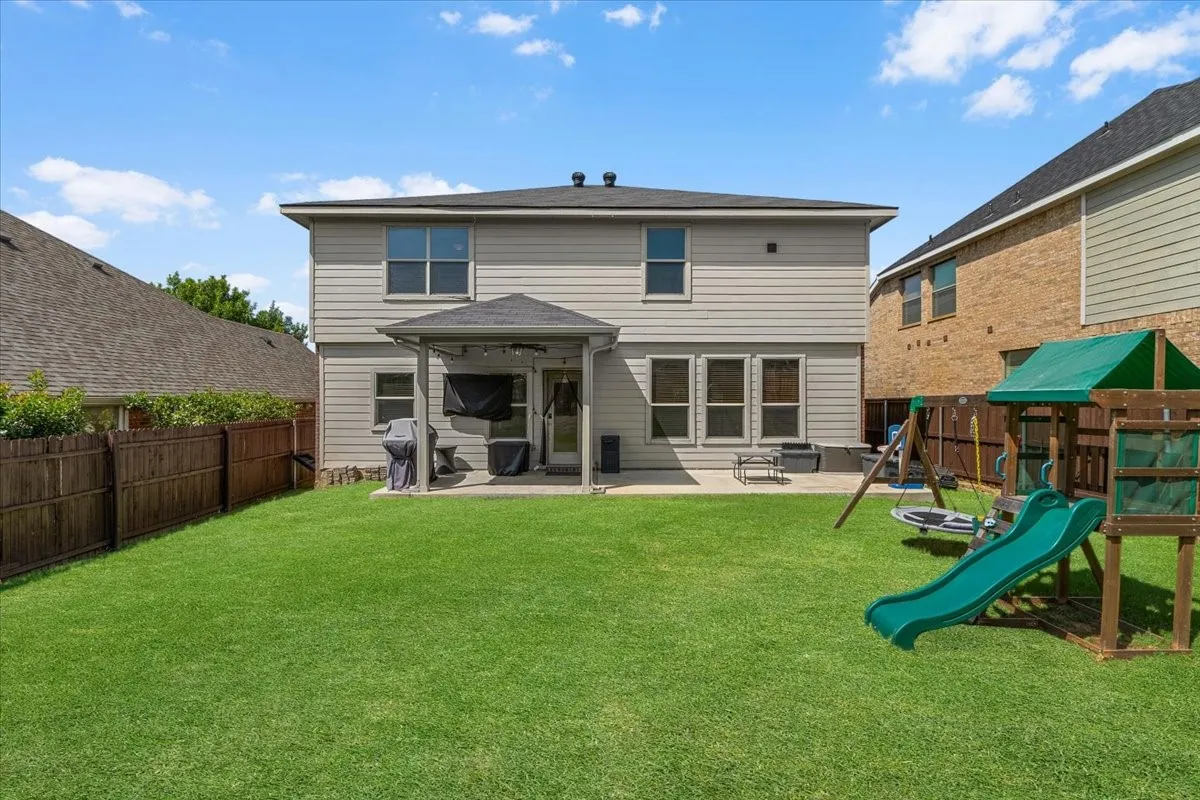 Single Family Residence For Sale in Tarrant County , 2909 Merry View Lane, Fort Worth, Texas 76120, 4 Bedroom, 3 Bathroom, 2 Garage spaces, 2,533 Sqft, built in 2012, mls#21372764, Real Estate Agent in Fort Worth, Homes For Sale in Tarrant county, Homes For Sale in Fort Worth, Realtor in Fort Worth Texas, Real Estate Brokerage Independent Realty Texas, Luminita Cordes Realtor