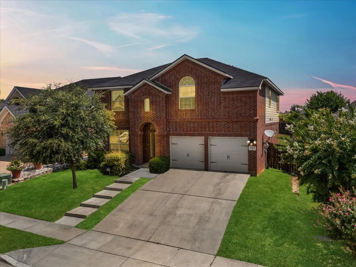 Single Family Residence For Sale in Tarrant County , 2909 Merry View Lane, Fort Worth, Texas 76120, 4 Bedroom, 3 Bathroom, 2 Garage spaces, 2,533 Sqft, built in 2012, mls#21372764, Real Estate Agent in Fort Worth, Homes For Sale in Tarrant county, Homes For Sale in Fort Worth, Realtor in Fort Worth Texas, Real Estate Brokerage Independent Realty Texas, Luminita Cordes Realtor