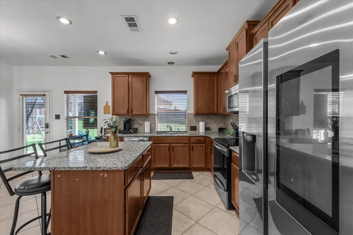 Single Family Residence For Sale in Tarrant County , 2909 Merry View Lane, Fort Worth, Texas 76120, 4 Bedroom, 3 Bathroom, 2 Garage spaces, 2,533 Sqft, built in 2012, mls#21372764, Real Estate Agent in Fort Worth, Homes For Sale in Tarrant county, Homes For Sale in Fort Worth, Realtor in Fort Worth Texas, Real Estate Brokerage Independent Realty Texas, Luminita Cordes Realtor