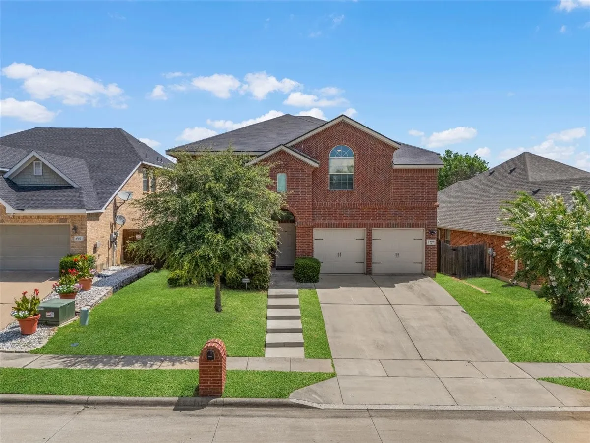Single Family Residence For Sale in Tarrant County , 2909 Merry View Lane, Fort Worth, Texas 76120, 4 Bedroom, 3 Bathroom, 2 Garage spaces, 2,533 Sqft, built in 2012, mls#21372764, Real Estate Agent in Fort Worth, Homes For Sale in Tarrant county, Homes For Sale in Fort Worth, Realtor in Fort Worth Texas, Real Estate Brokerage Independent Realty Texas, Luminita Cordes Realtor