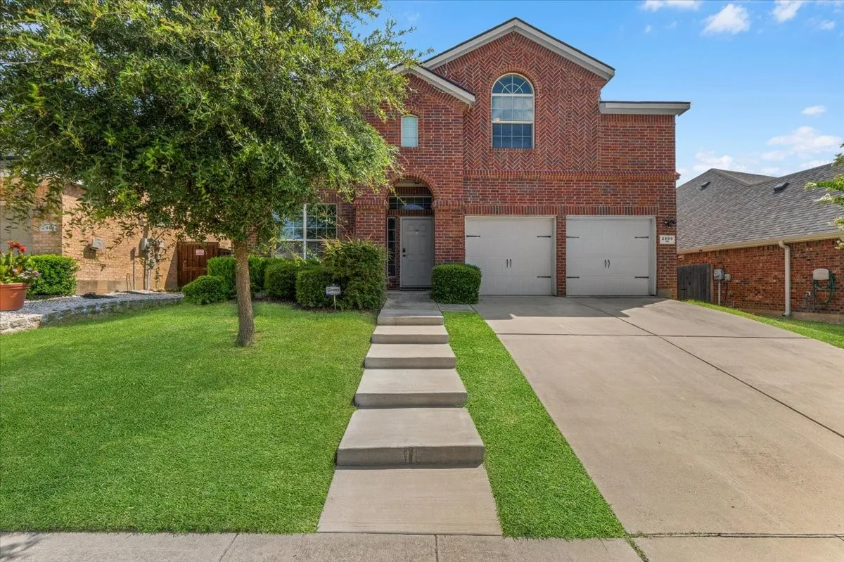 Single Family Residence For Sale in Tarrant County , 2909 Merry View Lane, Fort Worth, Texas 76120, 4 Bedroom, 3 Bathroom, 2 Garage spaces, 2,533 Sqft, built in 2012, mls#21372764, Real Estate Agent in Fort Worth, Homes For Sale in Tarrant county, Homes For Sale in Fort Worth, Realtor in Fort Worth Texas, Real Estate Brokerage Independent Realty Texas, Luminita Cordes Realtor