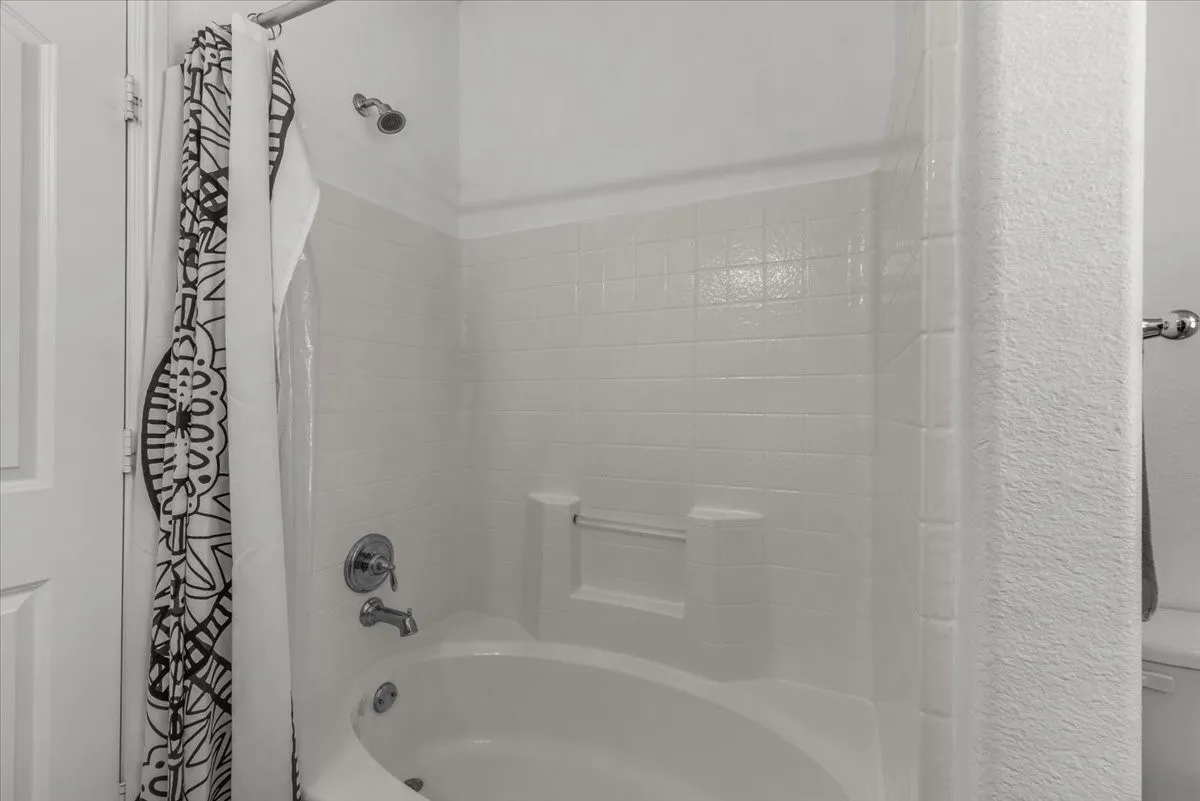 Single Family Residence For Sale in Tarrant County , 2909 Merry View Lane, Fort Worth, Texas 76120, 4 Bedroom, 3 Bathroom, 2 Garage spaces, 2,533 Sqft, built in 2012, mls#21372764, Real Estate Agent in Fort Worth, Homes For Sale in Tarrant county, Homes For Sale in Fort Worth, Realtor in Fort Worth Texas, Real Estate Brokerage Independent Realty Texas, Luminita Cordes Realtor