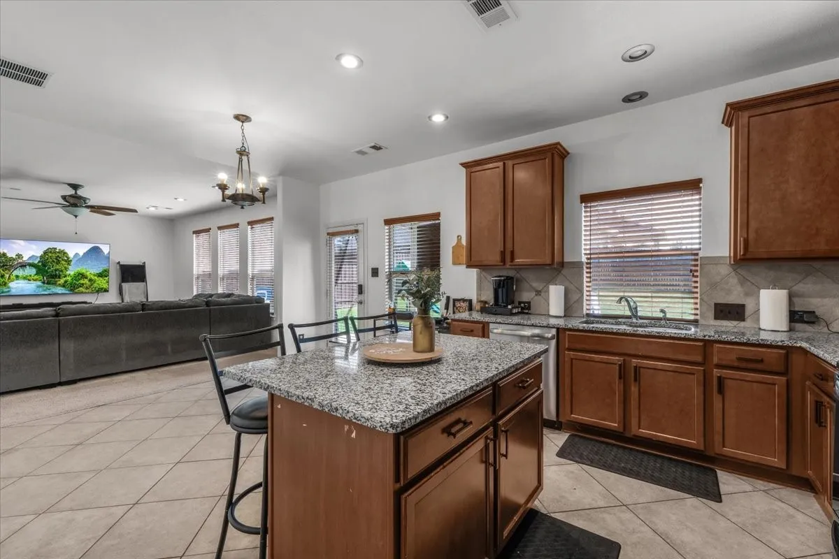Single Family Residence For Sale in Tarrant County , 2909 Merry View Lane, Fort Worth, Texas 76120, 4 Bedroom, 3 Bathroom, 2 Garage spaces, 2,533 Sqft, built in 2012, mls#21372764, Real Estate Agent in Fort Worth, Homes For Sale in Tarrant county, Homes For Sale in Fort Worth, Realtor in Fort Worth Texas, Real Estate Brokerage Independent Realty Texas, Luminita Cordes Realtor