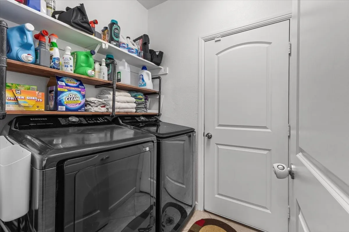 Single Family Residence For Sale in Tarrant County , 2909 Merry View Lane, Fort Worth, Texas 76120, 4 Bedroom, 3 Bathroom, 2 Garage spaces, 2,533 Sqft, built in 2012, mls#21372764, Real Estate Agent in Fort Worth, Homes For Sale in Tarrant county, Homes For Sale in Fort Worth, Realtor in Fort Worth Texas, Real Estate Brokerage Independent Realty Texas, Luminita Cordes Realtor