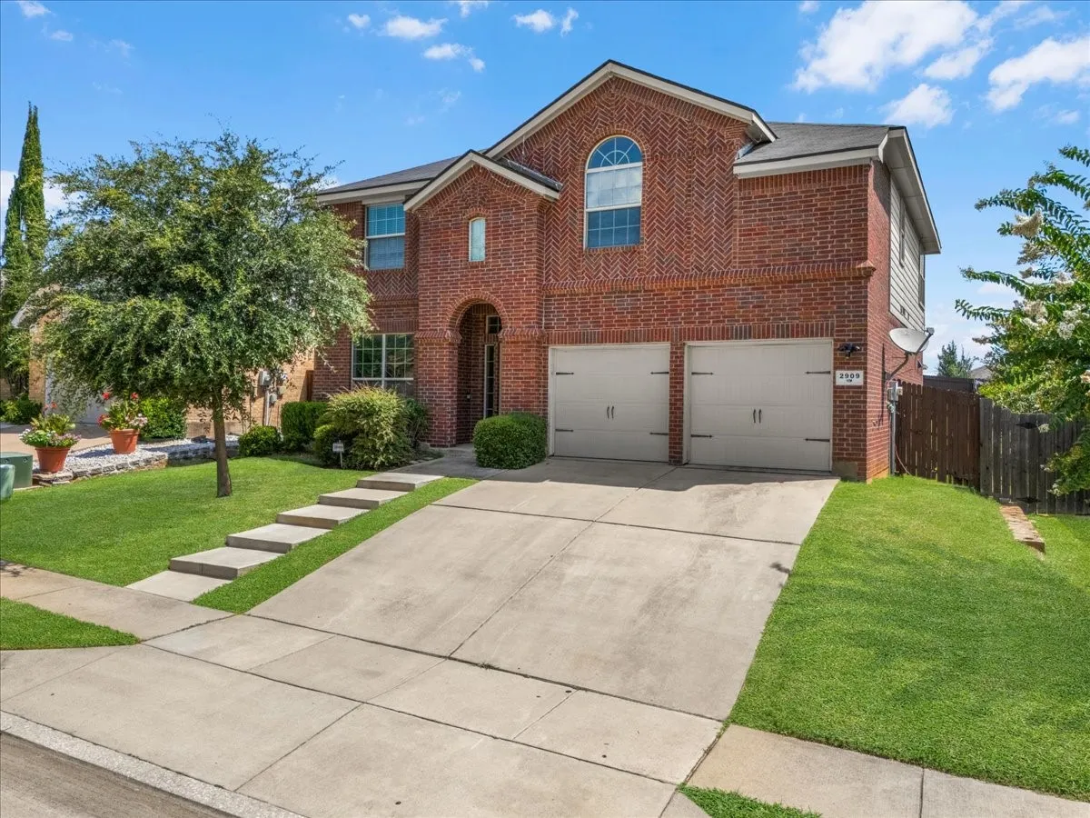 Single Family Residence For Sale in Tarrant County , 2909 Merry View Lane, Fort Worth, Texas 76120, 4 Bedroom, 3 Bathroom, 2 Garage spaces, 2,533 Sqft, built in 2012, mls#21372764, Real Estate Agent in Fort Worth, Homes For Sale in Tarrant county, Homes For Sale in Fort Worth, Realtor in Fort Worth Texas, Real Estate Brokerage Independent Realty Texas, Luminita Cordes Realtor