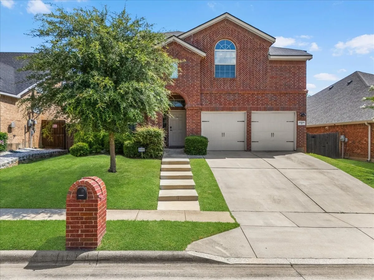 Single Family Residence For Sale in Tarrant County , 2909 Merry View Lane, Fort Worth, Texas 76120, 4 Bedroom, 3 Bathroom, 2 Garage spaces, 2,533 Sqft, built in 2012, mls#21372764, Real Estate Agent in Fort Worth, Homes For Sale in Tarrant county, Homes For Sale in Fort Worth, Realtor in Fort Worth Texas, Real Estate Brokerage Independent Realty Texas, Luminita Cordes Realtor