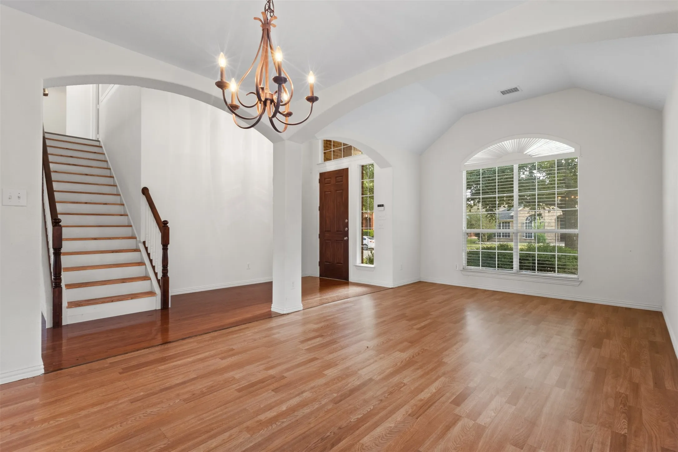 Single Family Residence For Sale in Dallas County , 7513 Kallan Drive, Rowlett, Texas 75089, 5 Bedroom, 3 Bathroom, 2 Garage spaces, 3,542 Sqft, built in 2005, mls#21372212, Real Estate Agent in Rowlett, Homes For Sale in Dallas county, Homes For Sale in Rowlett, Realtor in Rowlett Texas, Real Estate Brokerage Independent Realty Texas, Luminita Cordes Realtor