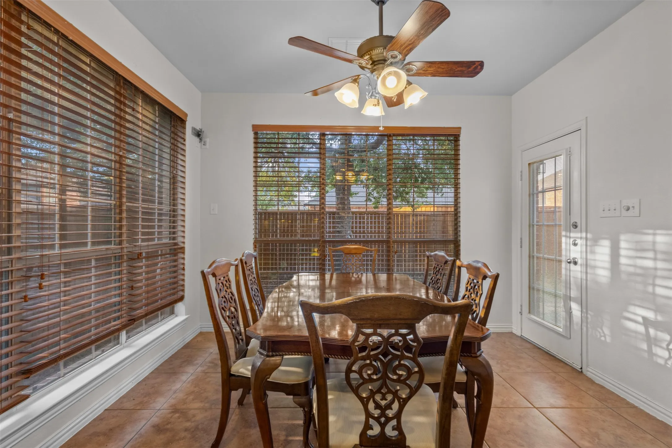 Single Family Residence For Sale in Dallas County , 7513 Kallan Drive, Rowlett, Texas 75089, 5 Bedroom, 3 Bathroom, 2 Garage spaces, 3,542 Sqft, built in 2005, mls#21372212, Real Estate Agent in Rowlett, Homes For Sale in Dallas county, Homes For Sale in Rowlett, Realtor in Rowlett Texas, Real Estate Brokerage Independent Realty Texas, Luminita Cordes Realtor