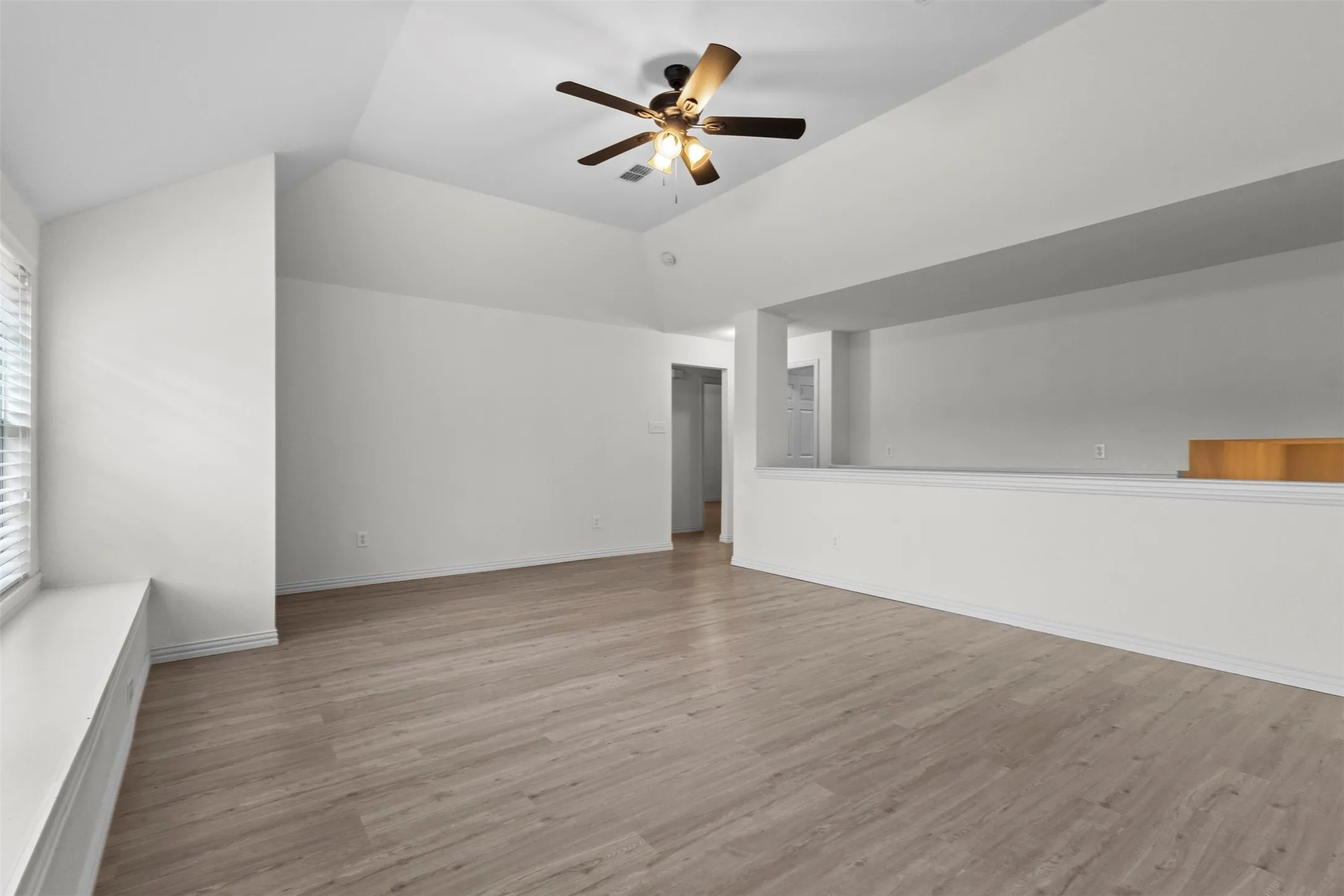 Single Family Residence For Sale in Dallas County , 7513 Kallan Drive, Rowlett, Texas 75089, 5 Bedroom, 3 Bathroom, 2 Garage spaces, 3,542 Sqft, built in 2005, mls#21372212, Real Estate Agent in Rowlett, Homes For Sale in Dallas county, Homes For Sale in Rowlett, Realtor in Rowlett Texas, Real Estate Brokerage Independent Realty Texas, Luminita Cordes Realtor