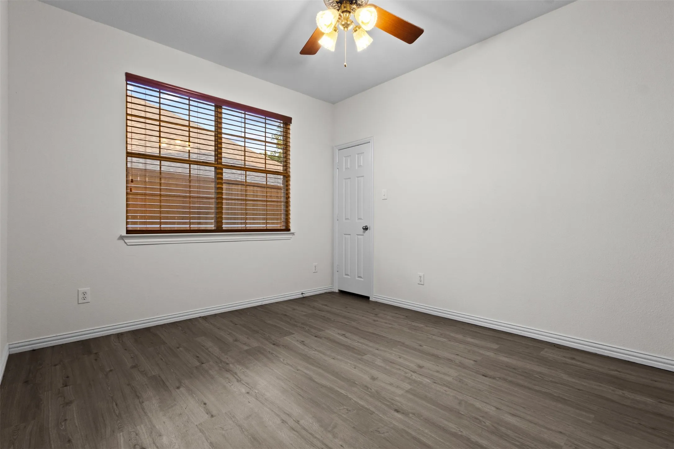 Single Family Residence For Sale in Dallas County , 7513 Kallan Drive, Rowlett, Texas 75089, 5 Bedroom, 3 Bathroom, 2 Garage spaces, 3,542 Sqft, built in 2005, mls#21372212, Real Estate Agent in Rowlett, Homes For Sale in Dallas county, Homes For Sale in Rowlett, Realtor in Rowlett Texas, Real Estate Brokerage Independent Realty Texas, Luminita Cordes Realtor