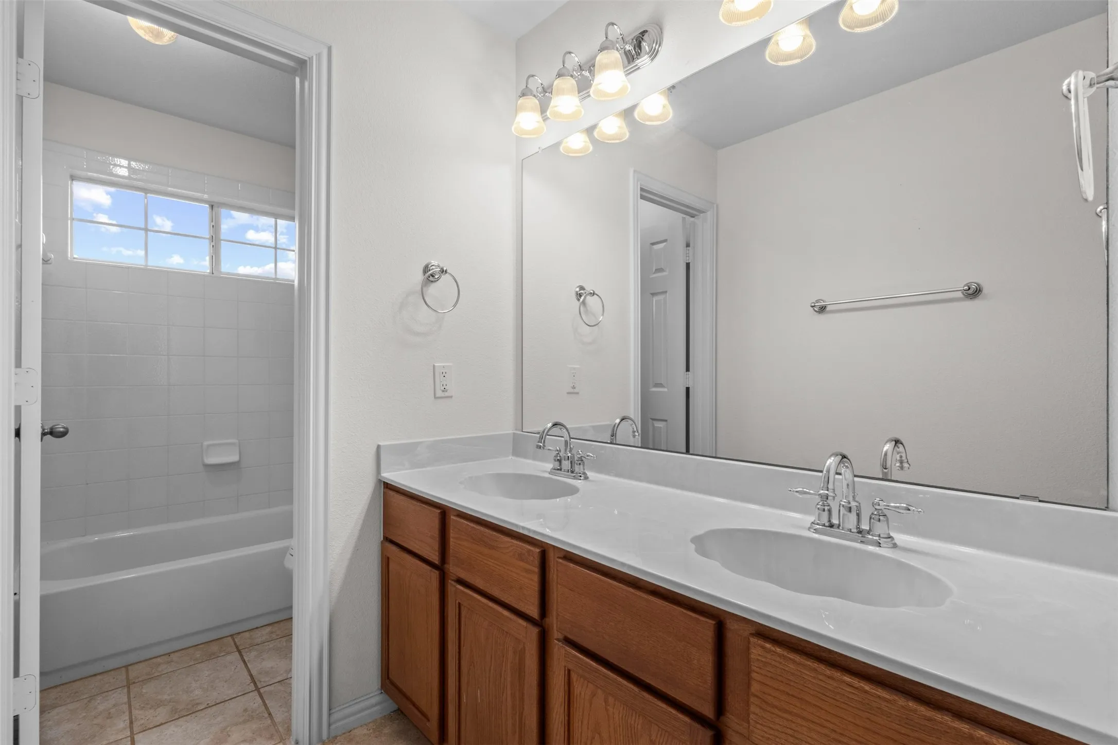 Single Family Residence For Sale in Dallas County , 7513 Kallan Drive, Rowlett, Texas 75089, 5 Bedroom, 3 Bathroom, 2 Garage spaces, 3,542 Sqft, built in 2005, mls#21372212, Real Estate Agent in Rowlett, Homes For Sale in Dallas county, Homes For Sale in Rowlett, Realtor in Rowlett Texas, Real Estate Brokerage Independent Realty Texas, Luminita Cordes Realtor
