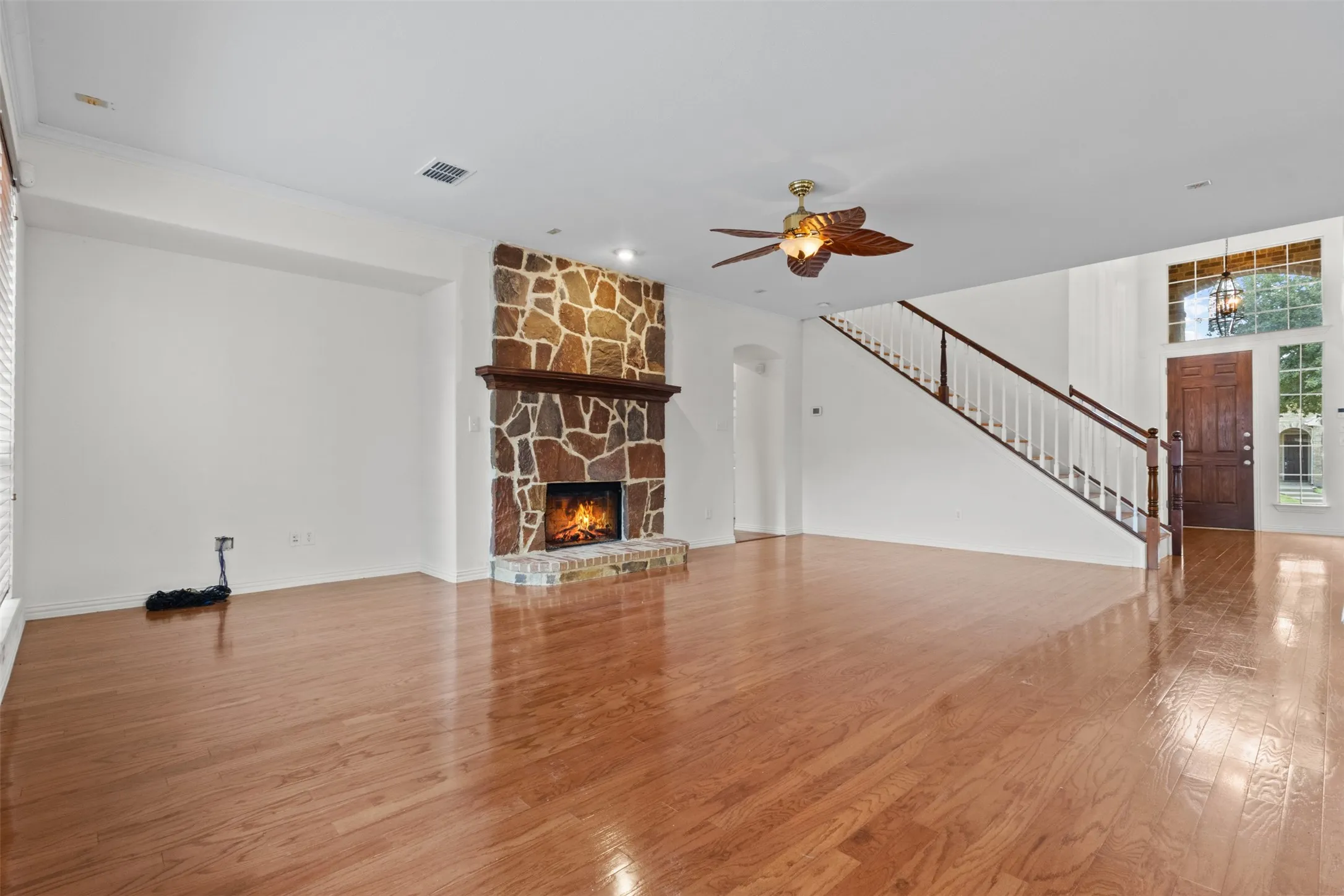 Single Family Residence For Sale in Dallas County , 7513 Kallan Drive, Rowlett, Texas 75089, 5 Bedroom, 3 Bathroom, 2 Garage spaces, 3,542 Sqft, built in 2005, mls#21372212, Real Estate Agent in Rowlett, Homes For Sale in Dallas county, Homes For Sale in Rowlett, Realtor in Rowlett Texas, Real Estate Brokerage Independent Realty Texas, Luminita Cordes Realtor