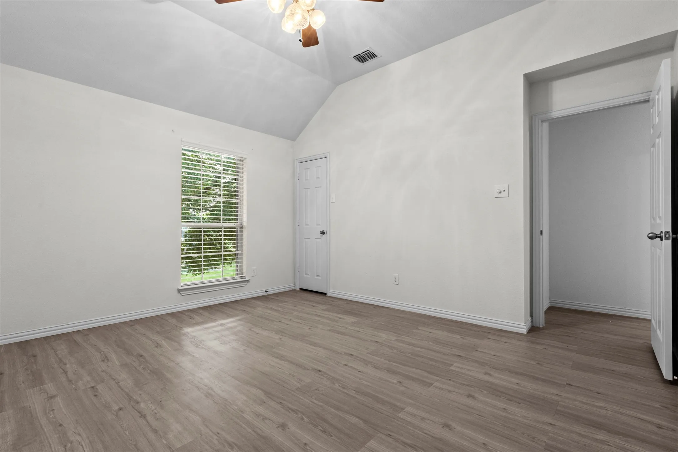 Single Family Residence For Sale in Dallas County , 7513 Kallan Drive, Rowlett, Texas 75089, 5 Bedroom, 3 Bathroom, 2 Garage spaces, 3,542 Sqft, built in 2005, mls#21372212, Real Estate Agent in Rowlett, Homes For Sale in Dallas county, Homes For Sale in Rowlett, Realtor in Rowlett Texas, Real Estate Brokerage Independent Realty Texas, Luminita Cordes Realtor