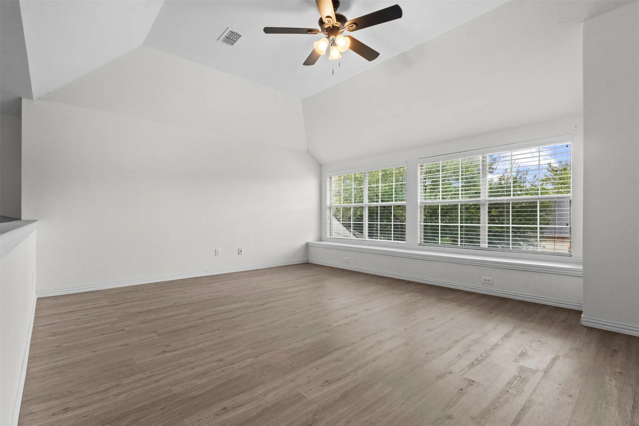 Single Family Residence For Sale in Dallas County , 7513 Kallan Drive, Rowlett, Texas 75089, 5 Bedroom, 3 Bathroom, 2 Garage spaces, 3,542 Sqft, built in 2005, mls#21372212, Real Estate Agent in Rowlett, Homes For Sale in Dallas county, Homes For Sale in Rowlett, Realtor in Rowlett Texas, Real Estate Brokerage Independent Realty Texas, Luminita Cordes Realtor
