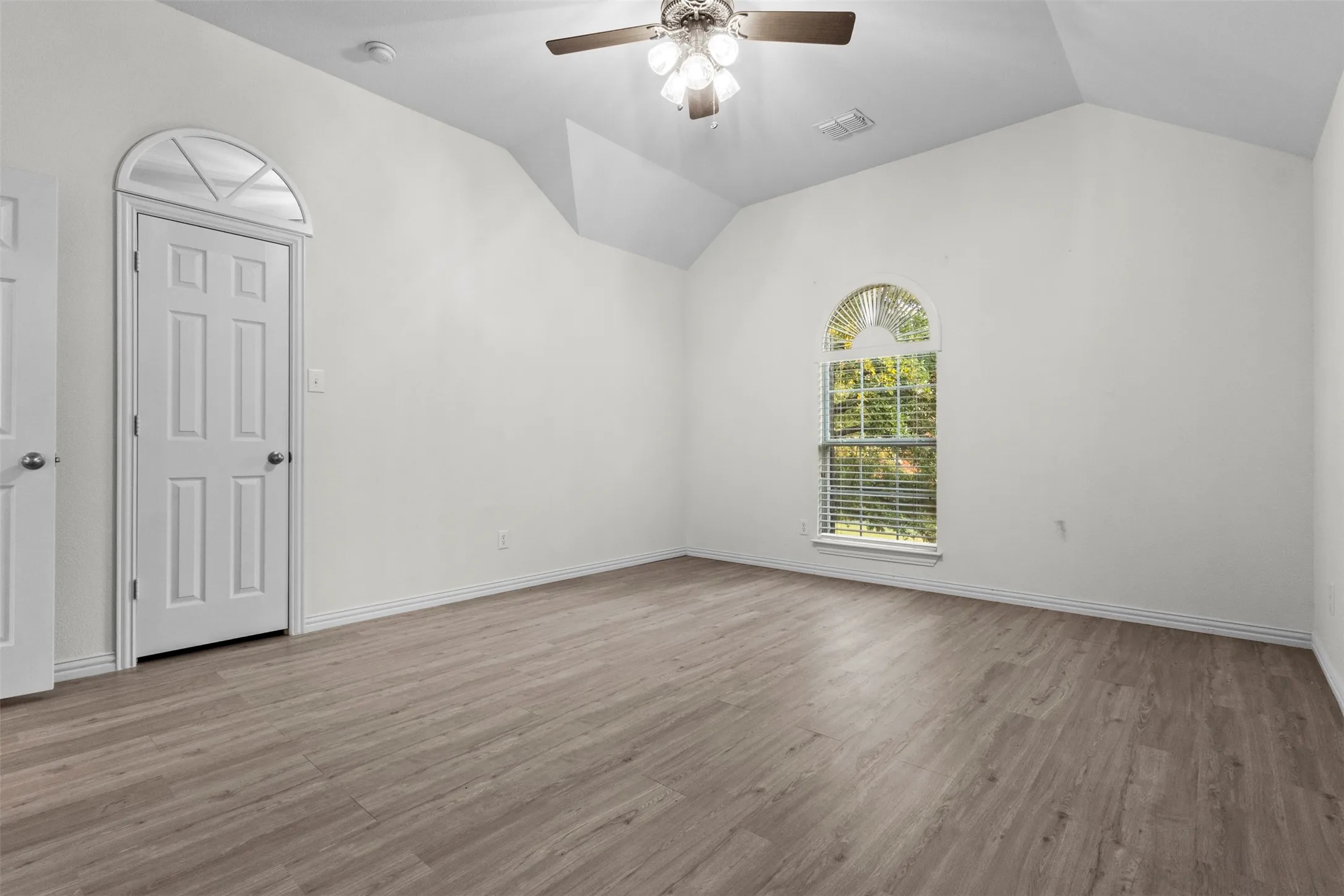 Single Family Residence For Sale in Dallas County , 7513 Kallan Drive, Rowlett, Texas 75089, 5 Bedroom, 3 Bathroom, 2 Garage spaces, 3,542 Sqft, built in 2005, mls#21372212, Real Estate Agent in Rowlett, Homes For Sale in Dallas county, Homes For Sale in Rowlett, Realtor in Rowlett Texas, Real Estate Brokerage Independent Realty Texas, Luminita Cordes Realtor