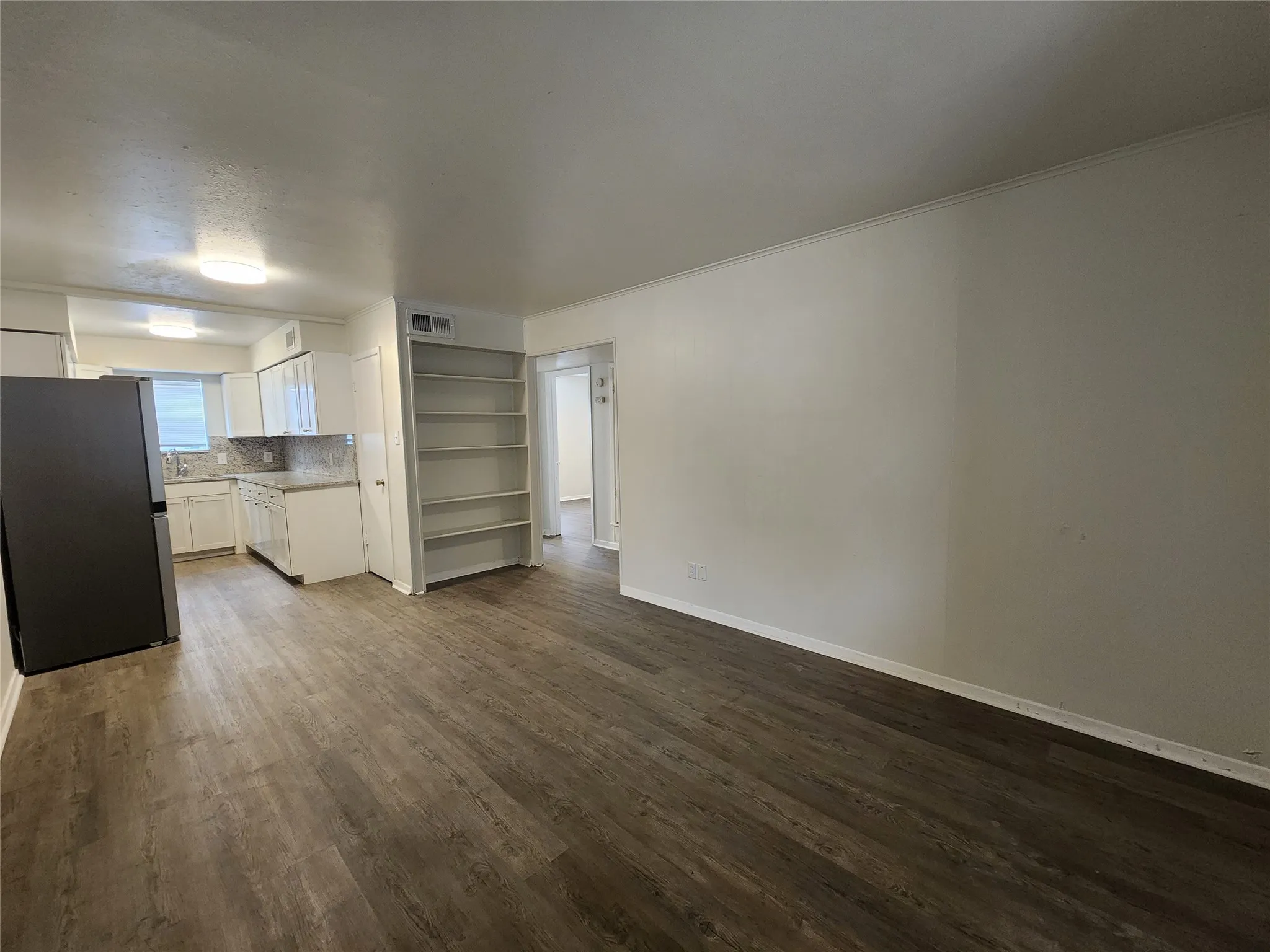 Apartment For Rent in Denton County , 2404 Louise Street 4, Denton, Texas 76201, 2 Bedroom, 1 Bathroom, Garage spaces, 810 Sqft, built in 1967, mls#21372877, Real Estate Agent in Denton, Homes For Rent in Denton county, Homes For Rent in Denton, Realtor in Denton Texas, Real Estate Brokerage Independent Realty Texas, Luminita Cordes Realtor