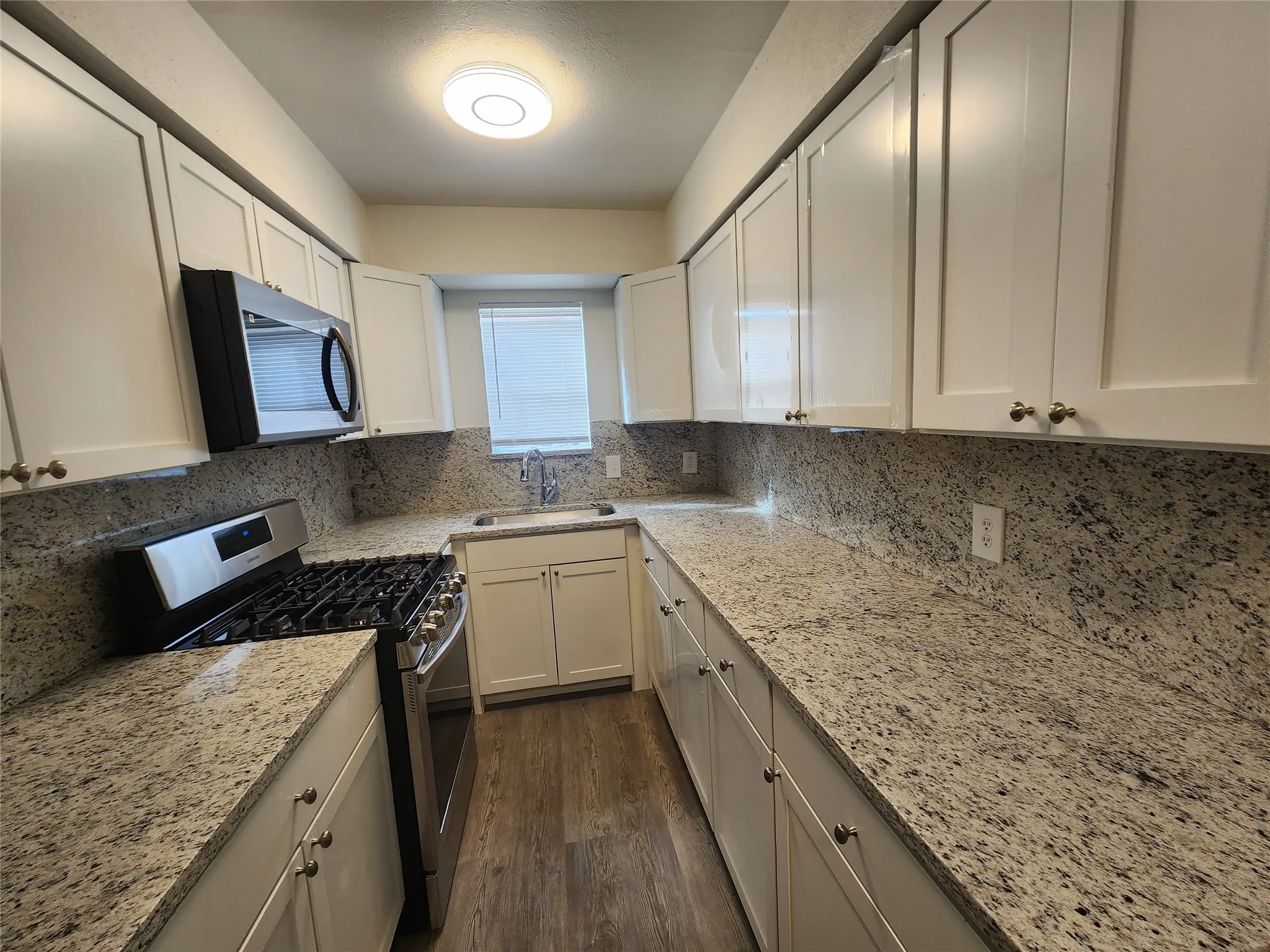 Apartment For Rent in Denton County , 2404 Louise Street 4, Denton, Texas 76201, 2 Bedroom, 1 Bathroom, Garage spaces, 810 Sqft, built in 1967, mls#21372877, Real Estate Agent in Denton, Homes For Rent in Denton county, Homes For Rent in Denton, Realtor in Denton Texas, Real Estate Brokerage Independent Realty Texas, Luminita Cordes Realtor