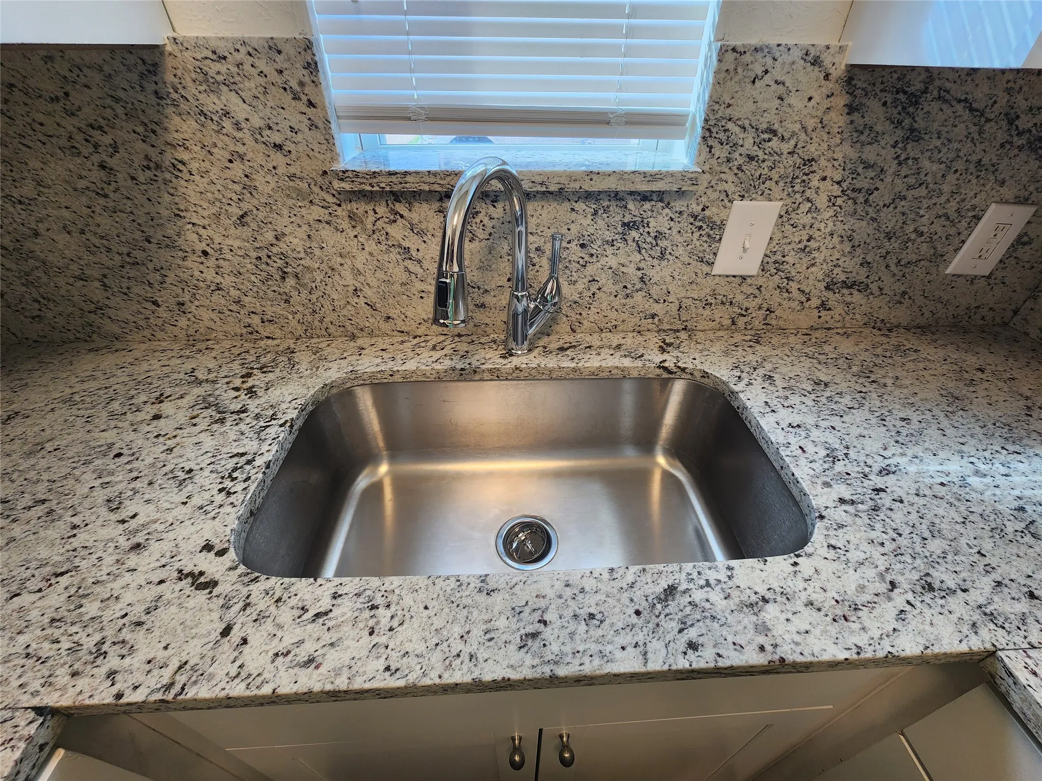Apartment For Rent in Denton County , 2404 Louise Street 4, Denton, Texas 76201, 2 Bedroom, 1 Bathroom, Garage spaces, 810 Sqft, built in 1967, mls#21372877, Real Estate Agent in Denton, Homes For Rent in Denton county, Homes For Rent in Denton, Realtor in Denton Texas, Real Estate Brokerage Independent Realty Texas, Luminita Cordes Realtor