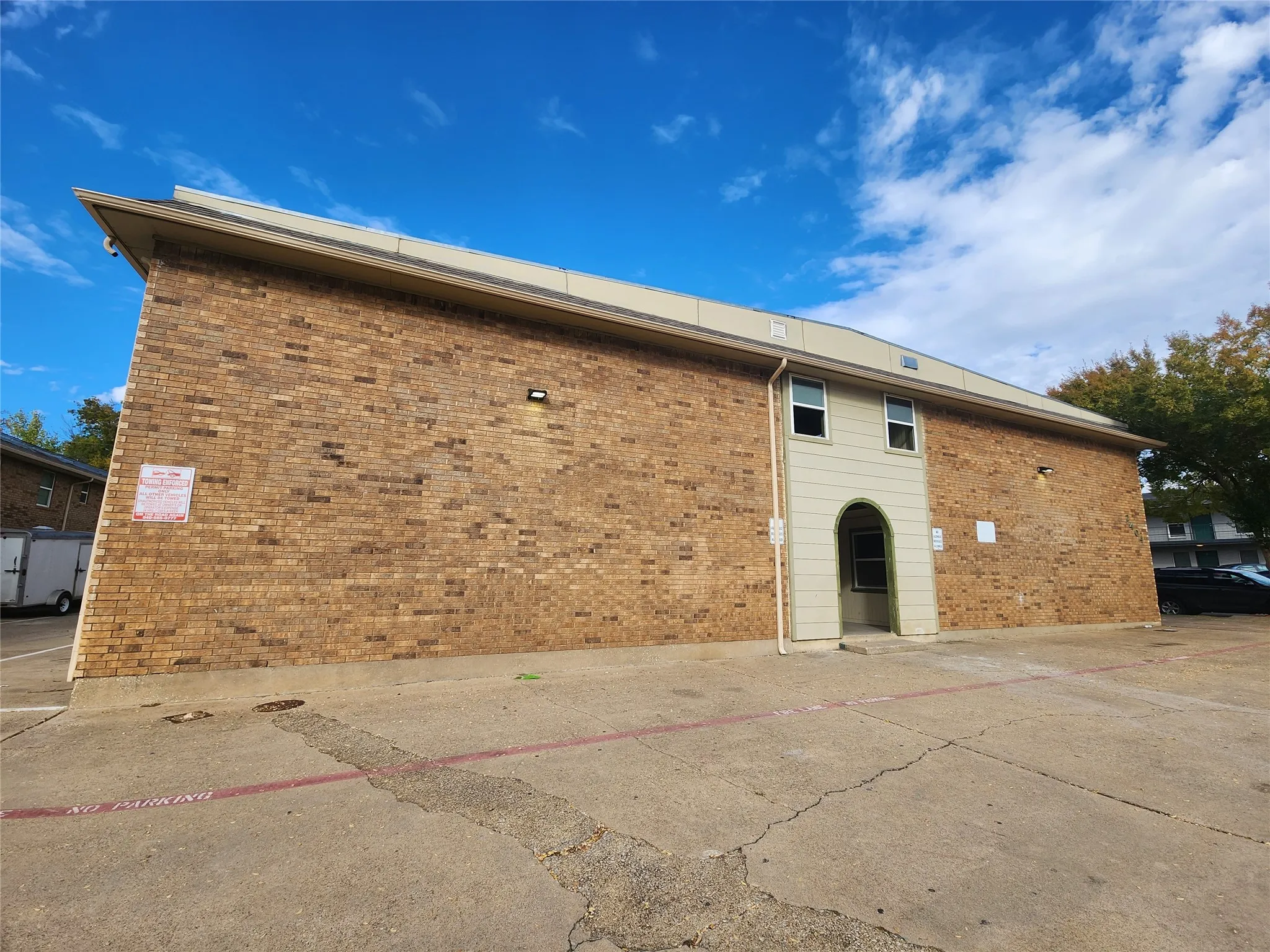 Apartment For Rent in Denton County , 2404 Louise Street 4, Denton, Texas 76201, 2 Bedroom, 1 Bathroom, Garage spaces, 810 Sqft, built in 1967, mls#21372877, Real Estate Agent in Denton, Homes For Rent in Denton county, Homes For Rent in Denton, Realtor in Denton Texas, Real Estate Brokerage Independent Realty Texas, Luminita Cordes Realtor