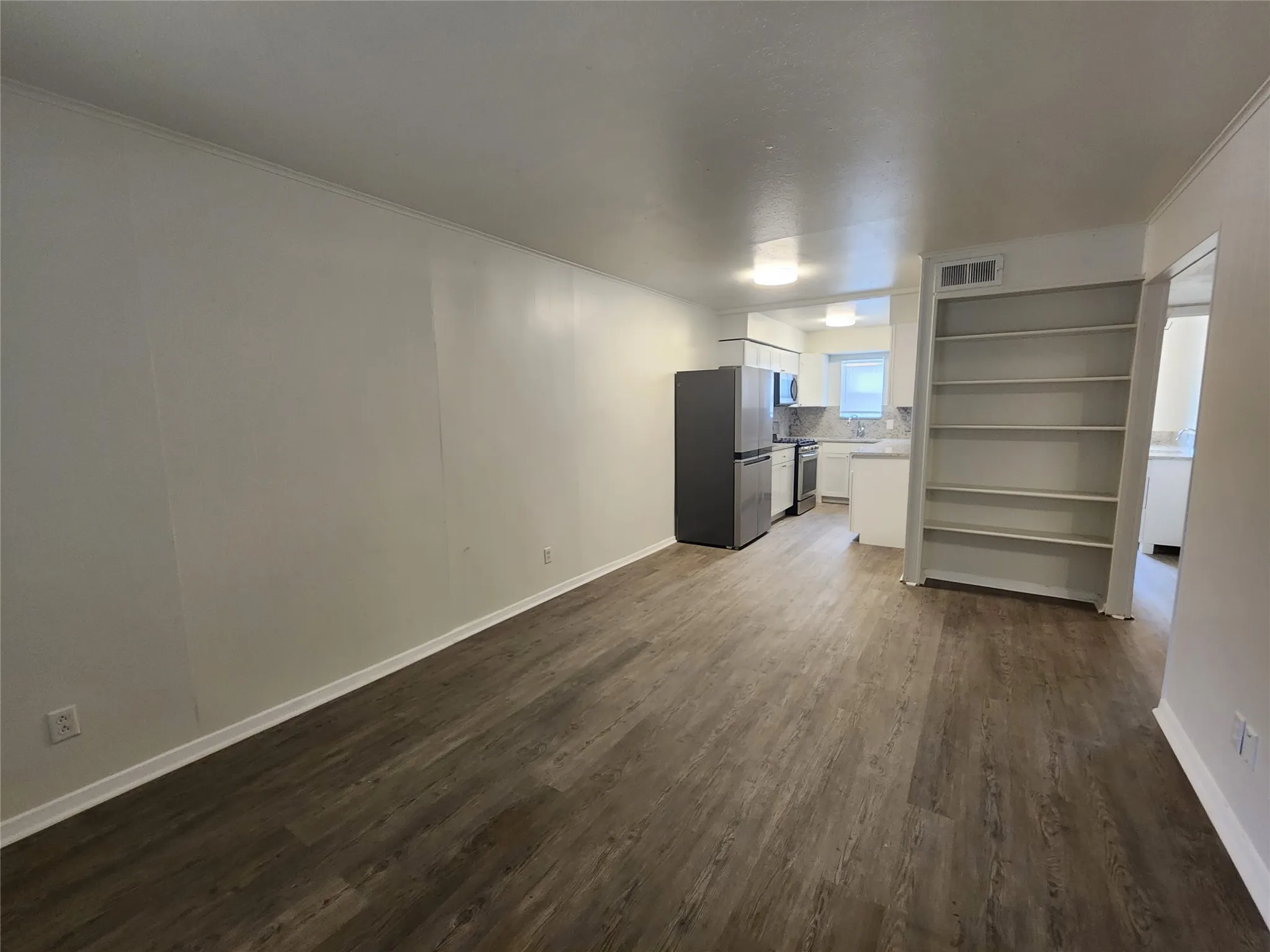 Apartment For Rent in Denton County , 2404 Louise Street 4, Denton, Texas 76201, 2 Bedroom, 1 Bathroom, Garage spaces, 810 Sqft, built in 1967, mls#21372877, Real Estate Agent in Denton, Homes For Rent in Denton county, Homes For Rent in Denton, Realtor in Denton Texas, Real Estate Brokerage Independent Realty Texas, Luminita Cordes Realtor