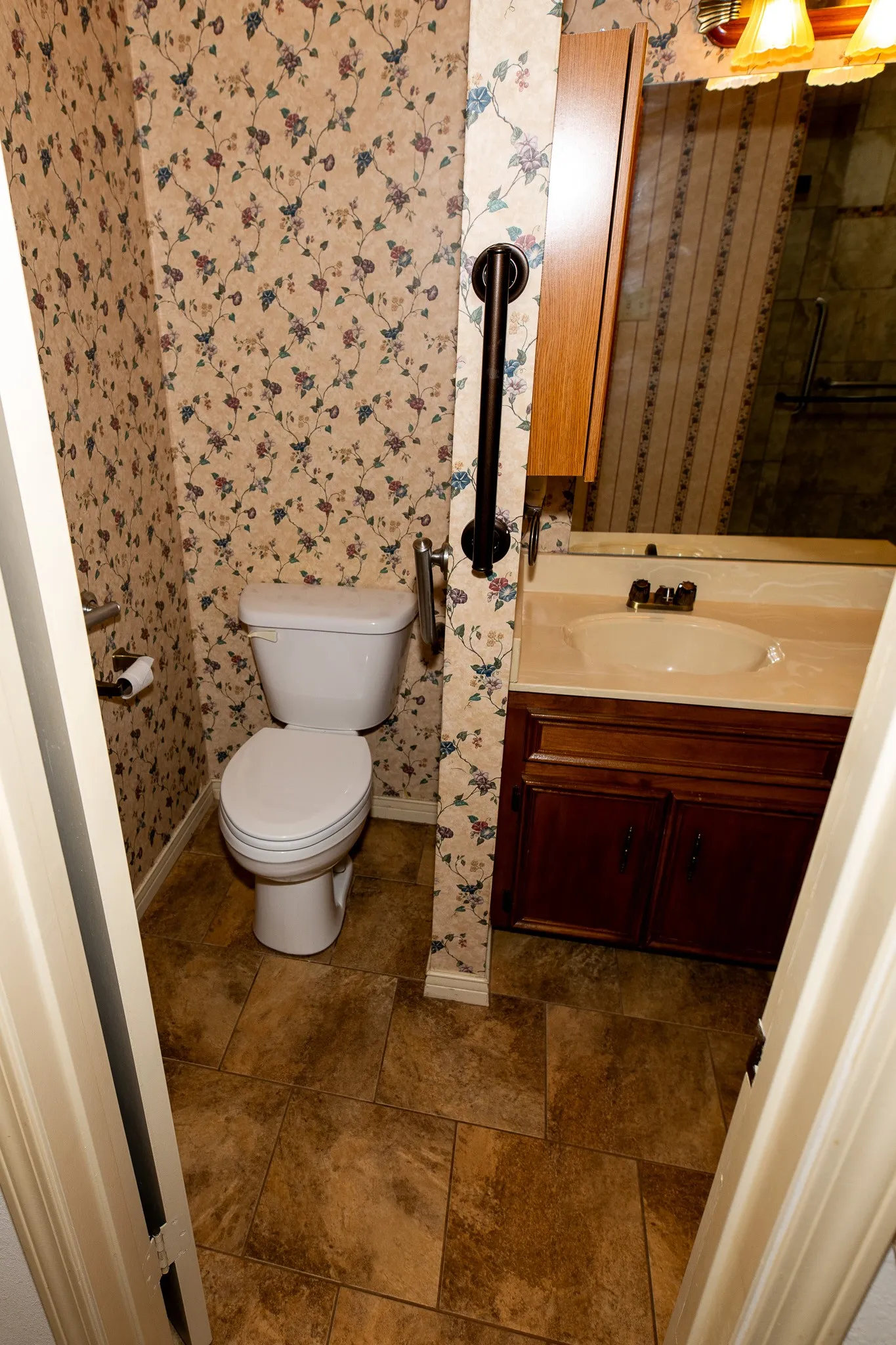 Single Family Residence For Sale in Hopkins County , 104 Cedar Springs Boulevard, Sulphur Springs, Texas 75482, 3 Bedroom, 2 Bathroom, 2 Garage spaces, 1,937 Sqft, built in 1984, mls#21372880, Real Estate Agent in Sulphur Springs, Homes For Sale in Hopkins county, Homes For Sale in Sulphur Springs, Realtor in Sulphur Springs Texas, Real Estate Brokerage Independent Realty Texas, Luminita Cordes Realtor
