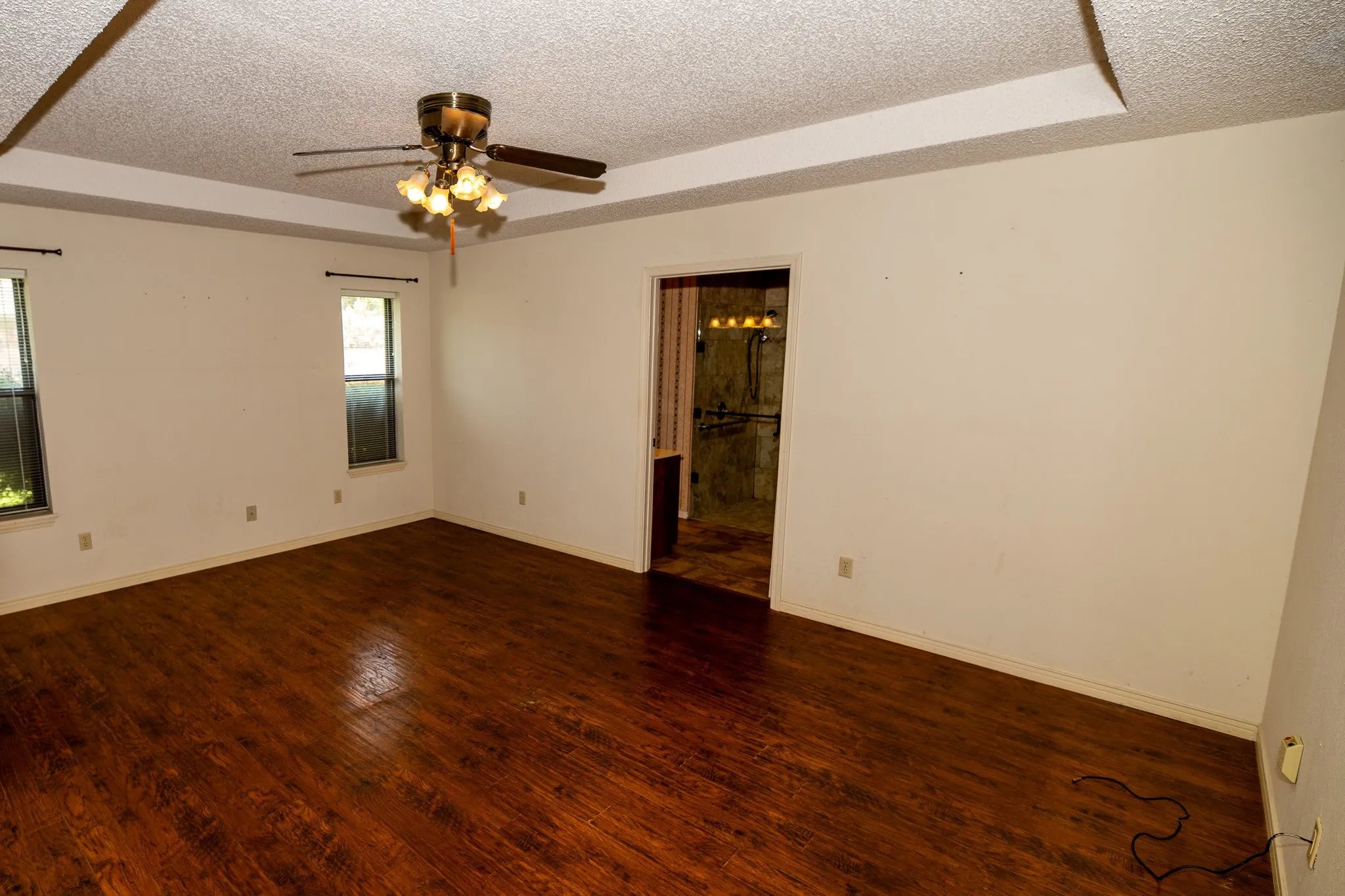 Single Family Residence For Sale in Hopkins County , 104 Cedar Springs Boulevard, Sulphur Springs, Texas 75482, 3 Bedroom, 2 Bathroom, 2 Garage spaces, 1,937 Sqft, built in 1984, mls#21372880, Real Estate Agent in Sulphur Springs, Homes For Sale in Hopkins county, Homes For Sale in Sulphur Springs, Realtor in Sulphur Springs Texas, Real Estate Brokerage Independent Realty Texas, Luminita Cordes Realtor