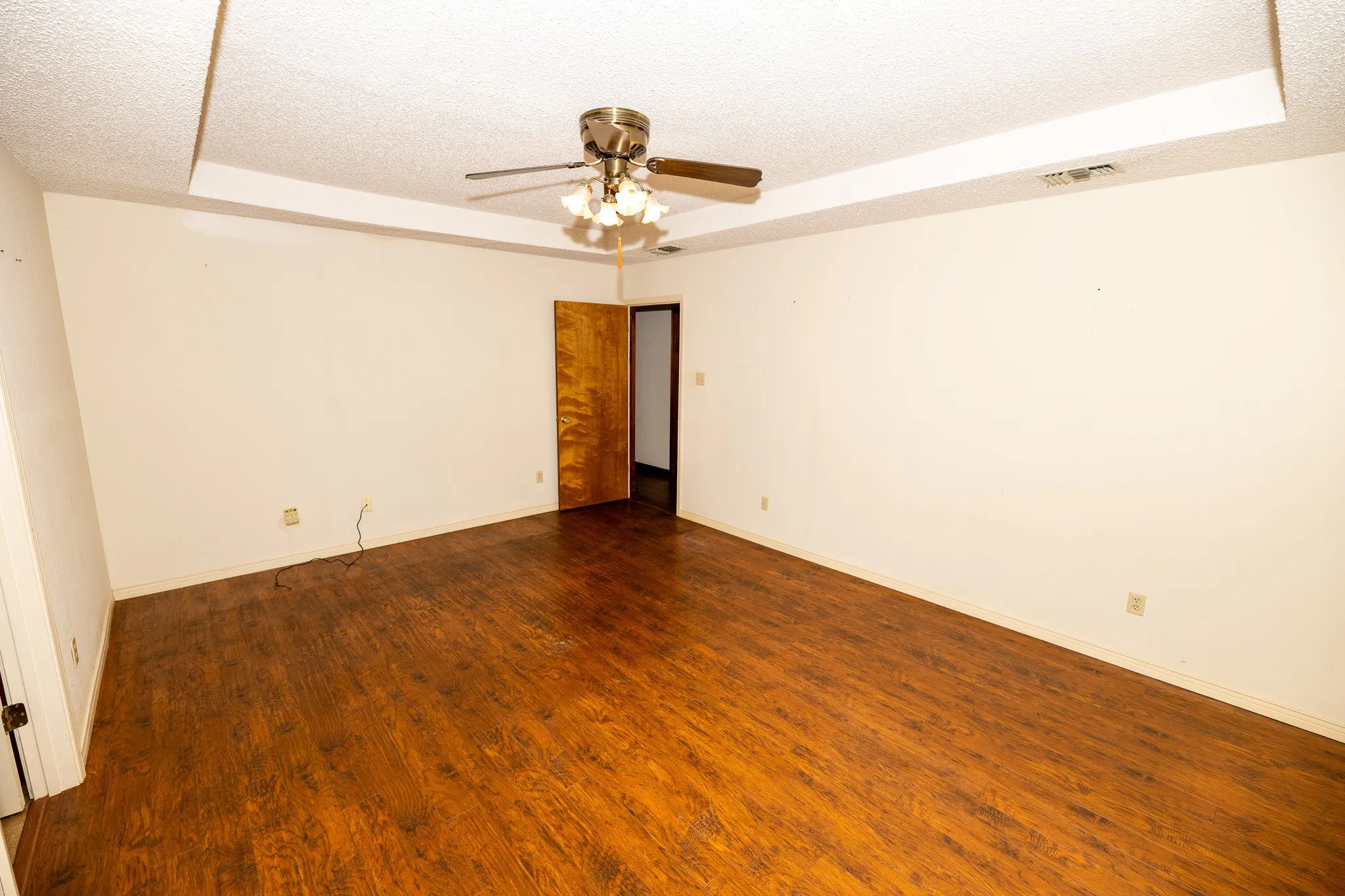 Single Family Residence For Sale in Hopkins County , 104 Cedar Springs Boulevard, Sulphur Springs, Texas 75482, 3 Bedroom, 2 Bathroom, 2 Garage spaces, 1,937 Sqft, built in 1984, mls#21372880, Real Estate Agent in Sulphur Springs, Homes For Sale in Hopkins county, Homes For Sale in Sulphur Springs, Realtor in Sulphur Springs Texas, Real Estate Brokerage Independent Realty Texas, Luminita Cordes Realtor