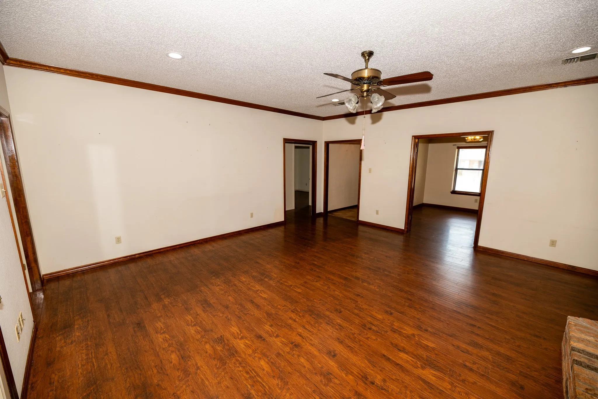Single Family Residence For Sale in Hopkins County , 104 Cedar Springs Boulevard, Sulphur Springs, Texas 75482, 3 Bedroom, 2 Bathroom, 2 Garage spaces, 1,937 Sqft, built in 1984, mls#21372880, Real Estate Agent in Sulphur Springs, Homes For Sale in Hopkins county, Homes For Sale in Sulphur Springs, Realtor in Sulphur Springs Texas, Real Estate Brokerage Independent Realty Texas, Luminita Cordes Realtor