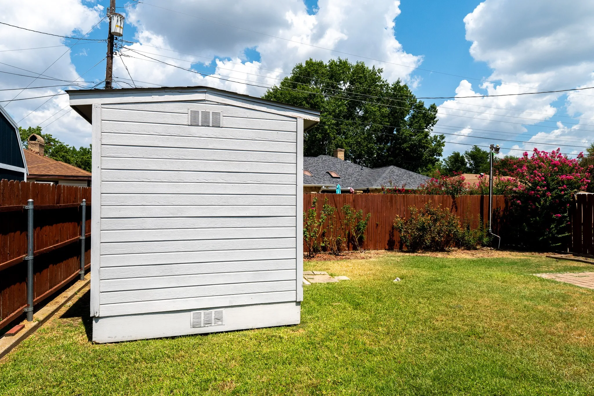 Single Family Residence For Sale in Hopkins County , 104 Cedar Springs Boulevard, Sulphur Springs, Texas 75482, 3 Bedroom, 2 Bathroom, 2 Garage spaces, 1,937 Sqft, built in 1984, mls#21372880, Real Estate Agent in Sulphur Springs, Homes For Sale in Hopkins county, Homes For Sale in Sulphur Springs, Realtor in Sulphur Springs Texas, Real Estate Brokerage Independent Realty Texas, Luminita Cordes Realtor