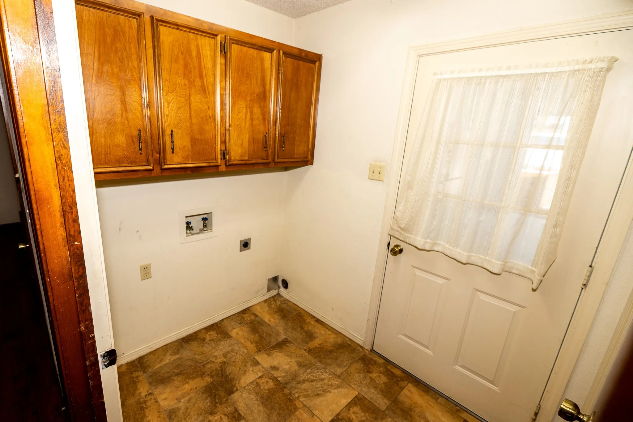 Single Family Residence For Sale in Hopkins County , 104 Cedar Springs Boulevard, Sulphur Springs, Texas 75482, 3 Bedroom, 2 Bathroom, 2 Garage spaces, 1,937 Sqft, built in 1984, mls#21372880, Real Estate Agent in Sulphur Springs, Homes For Sale in Hopkins county, Homes For Sale in Sulphur Springs, Realtor in Sulphur Springs Texas, Real Estate Brokerage Independent Realty Texas, Luminita Cordes Realtor
