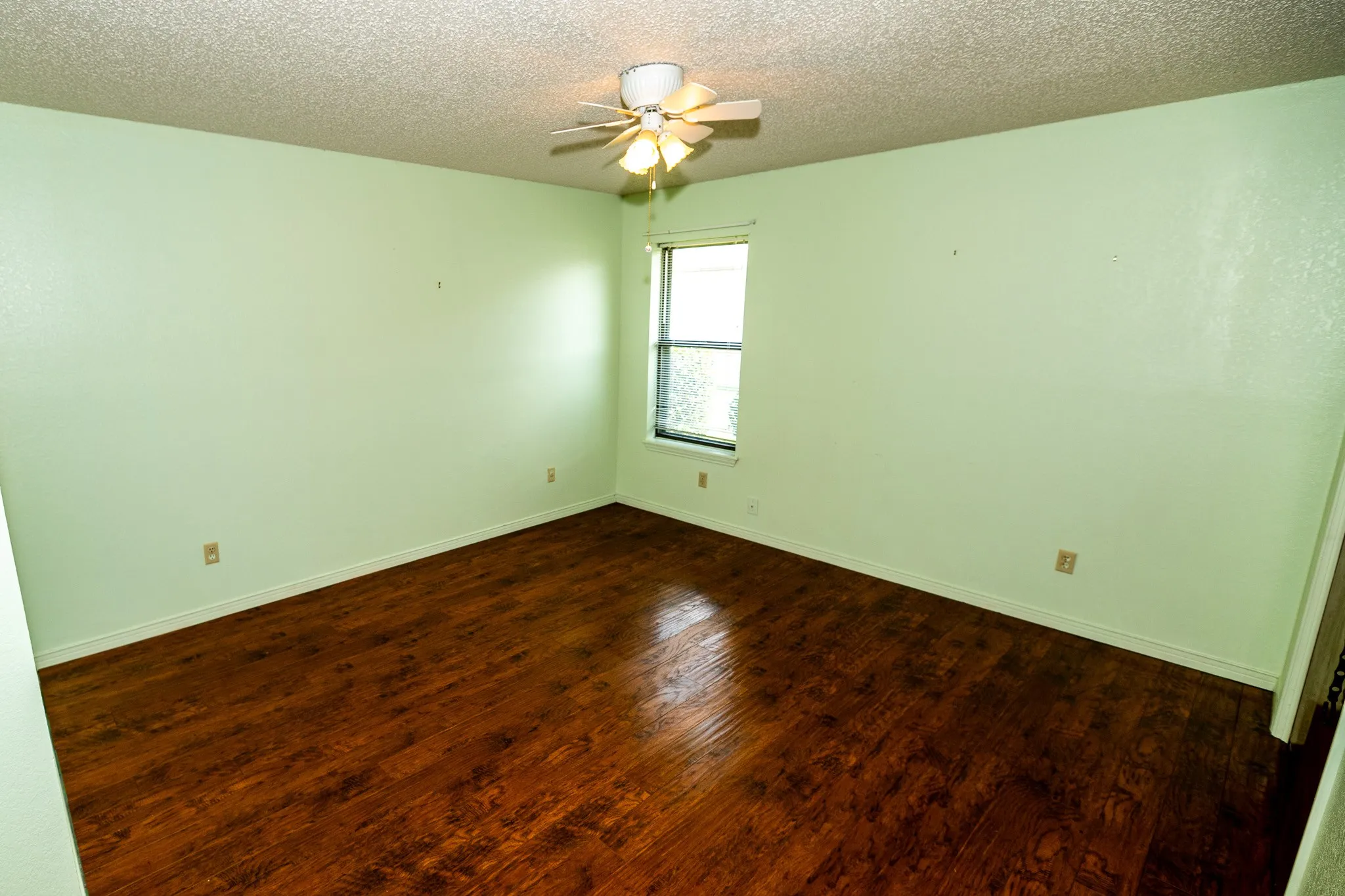 Single Family Residence For Sale in Hopkins County , 104 Cedar Springs Boulevard, Sulphur Springs, Texas 75482, 3 Bedroom, 2 Bathroom, 2 Garage spaces, 1,937 Sqft, built in 1984, mls#21372880, Real Estate Agent in Sulphur Springs, Homes For Sale in Hopkins county, Homes For Sale in Sulphur Springs, Realtor in Sulphur Springs Texas, Real Estate Brokerage Independent Realty Texas, Luminita Cordes Realtor