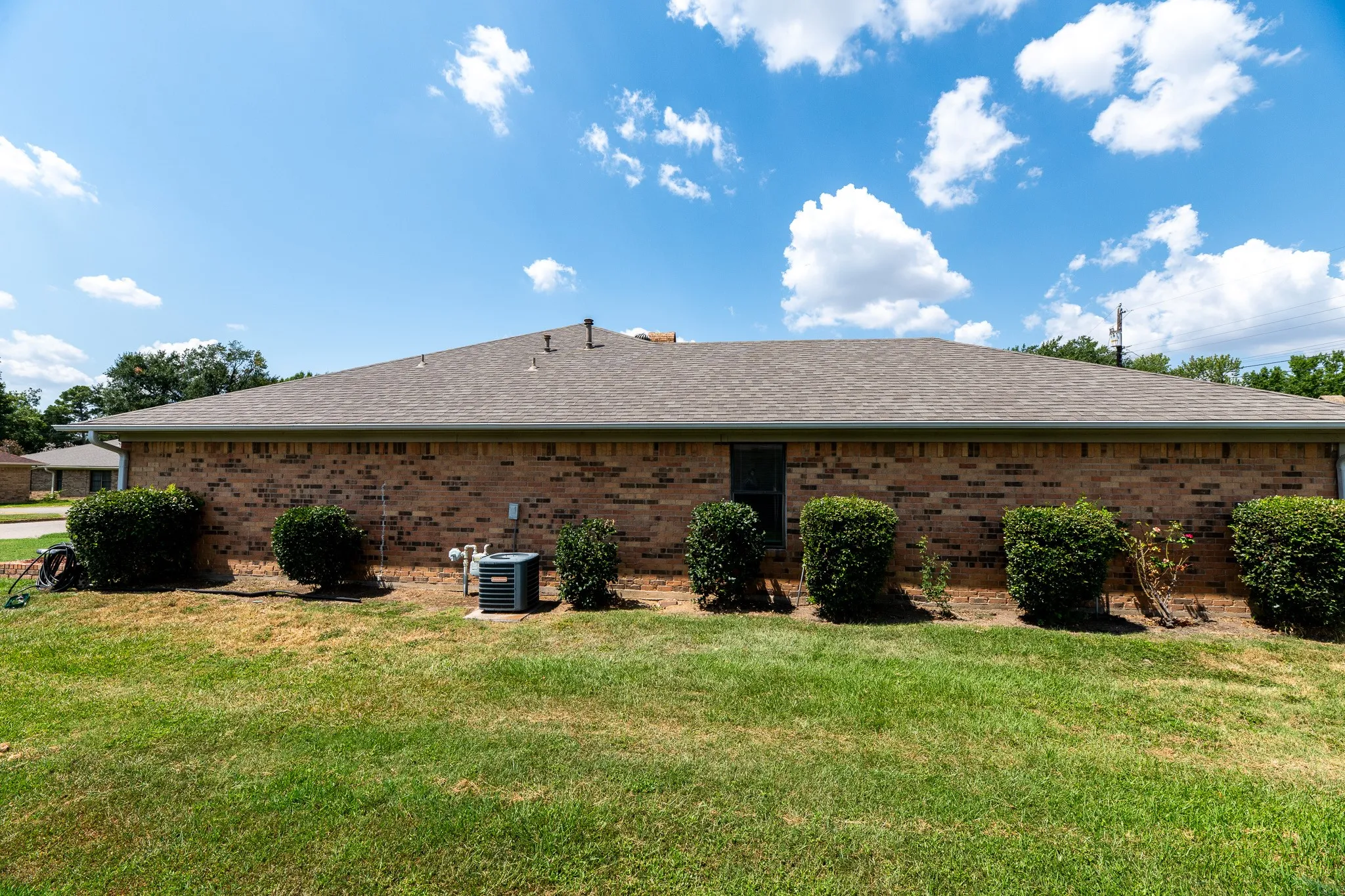 Single Family Residence For Sale in Hopkins County , 104 Cedar Springs Boulevard, Sulphur Springs, Texas 75482, 3 Bedroom, 2 Bathroom, 2 Garage spaces, 1,937 Sqft, built in 1984, mls#21372880, Real Estate Agent in Sulphur Springs, Homes For Sale in Hopkins county, Homes For Sale in Sulphur Springs, Realtor in Sulphur Springs Texas, Real Estate Brokerage Independent Realty Texas, Luminita Cordes Realtor