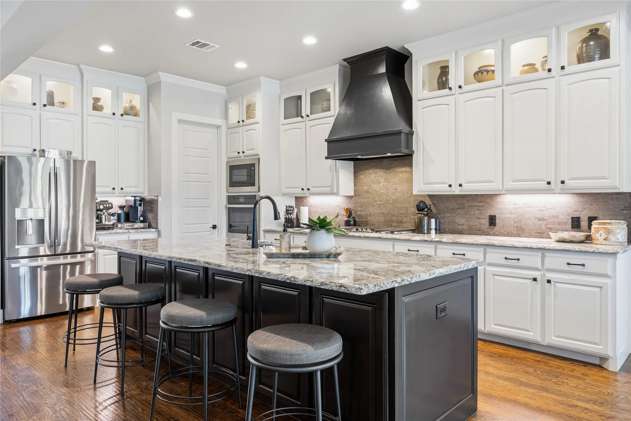 Single Family Residence For Sale in Parker County , 1345 Crown Valley Drive, Weatherford, Texas 76087, 4 Bedroom, 3 Bathroom, 3 Garage spaces, 3,488 Sqft, built in 2020, mls#21370474, Real Estate Agent in Weatherford, Homes For Sale in Parker county, Homes For Sale in Weatherford, Realtor in Weatherford Texas, Real Estate Brokerage Independent Realty Texas, Luminita Cordes Realtor