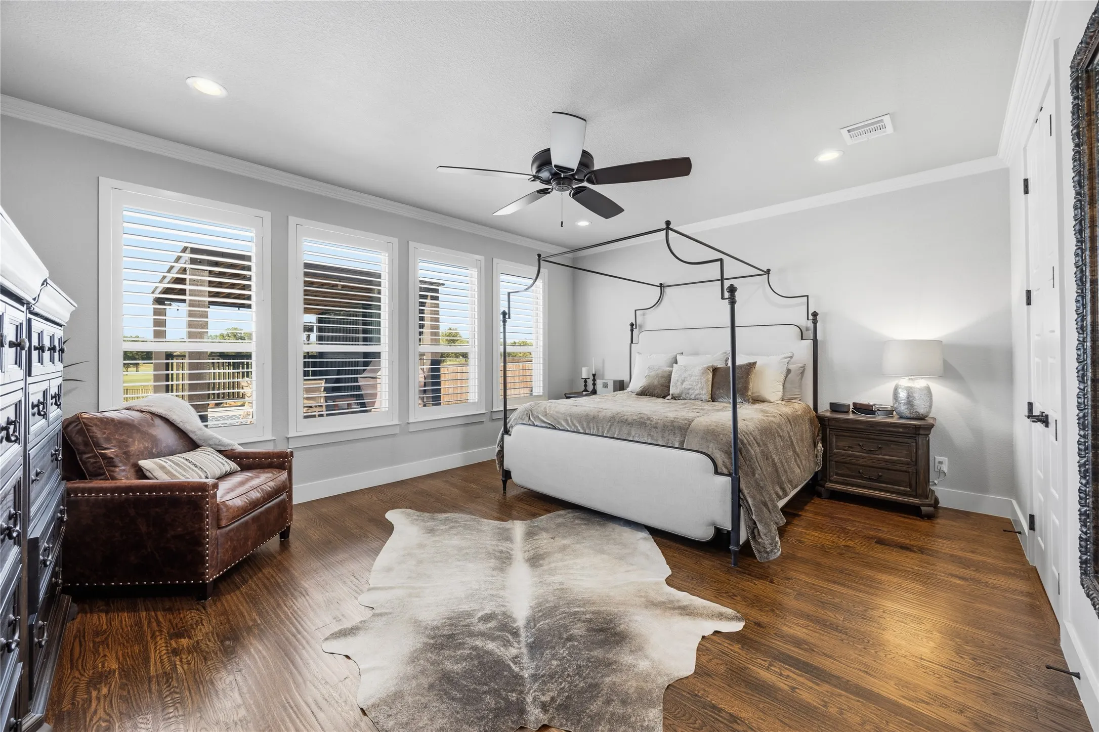 Single Family Residence For Sale in Parker County , 1345 Crown Valley Drive, Weatherford, Texas 76087, 4 Bedroom, 3 Bathroom, 3 Garage spaces, 3,488 Sqft, built in 2020, mls#21370474, Real Estate Agent in Weatherford, Homes For Sale in Parker county, Homes For Sale in Weatherford, Realtor in Weatherford Texas, Real Estate Brokerage Independent Realty Texas, Luminita Cordes Realtor